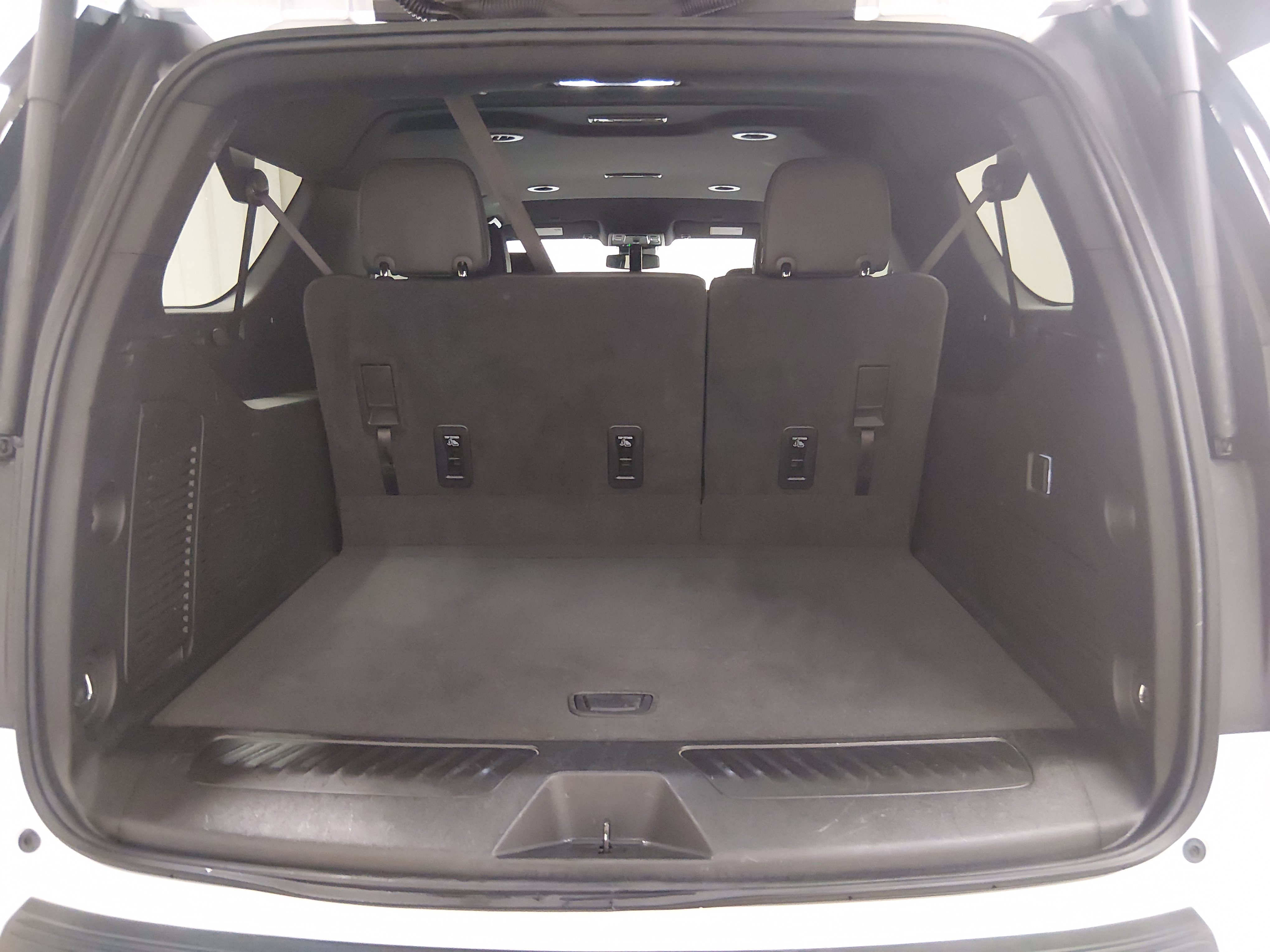 2024 Chevrolet Suburban LT - Photo 11