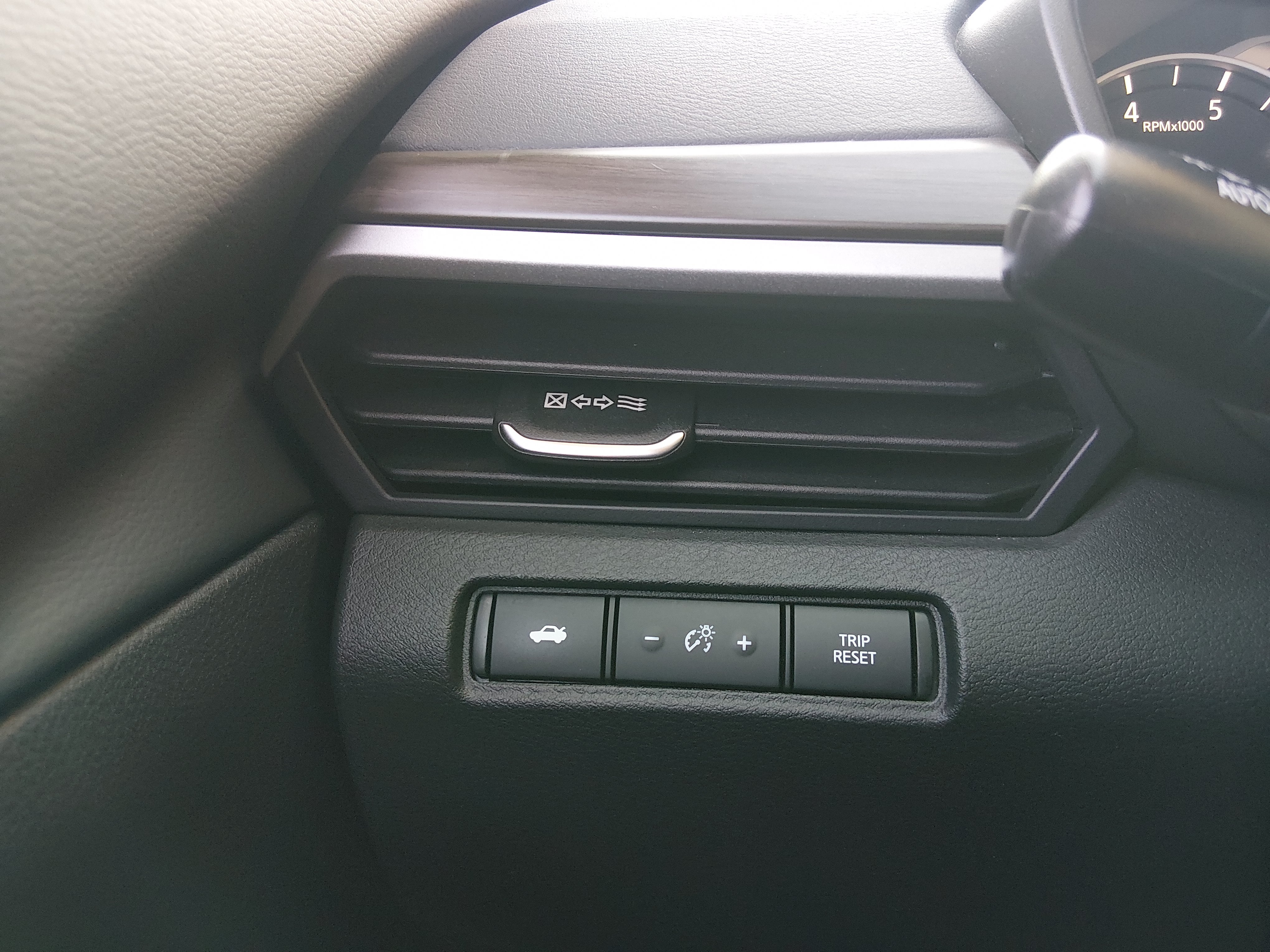 2024 Nissan Altima SV - Photo 13
