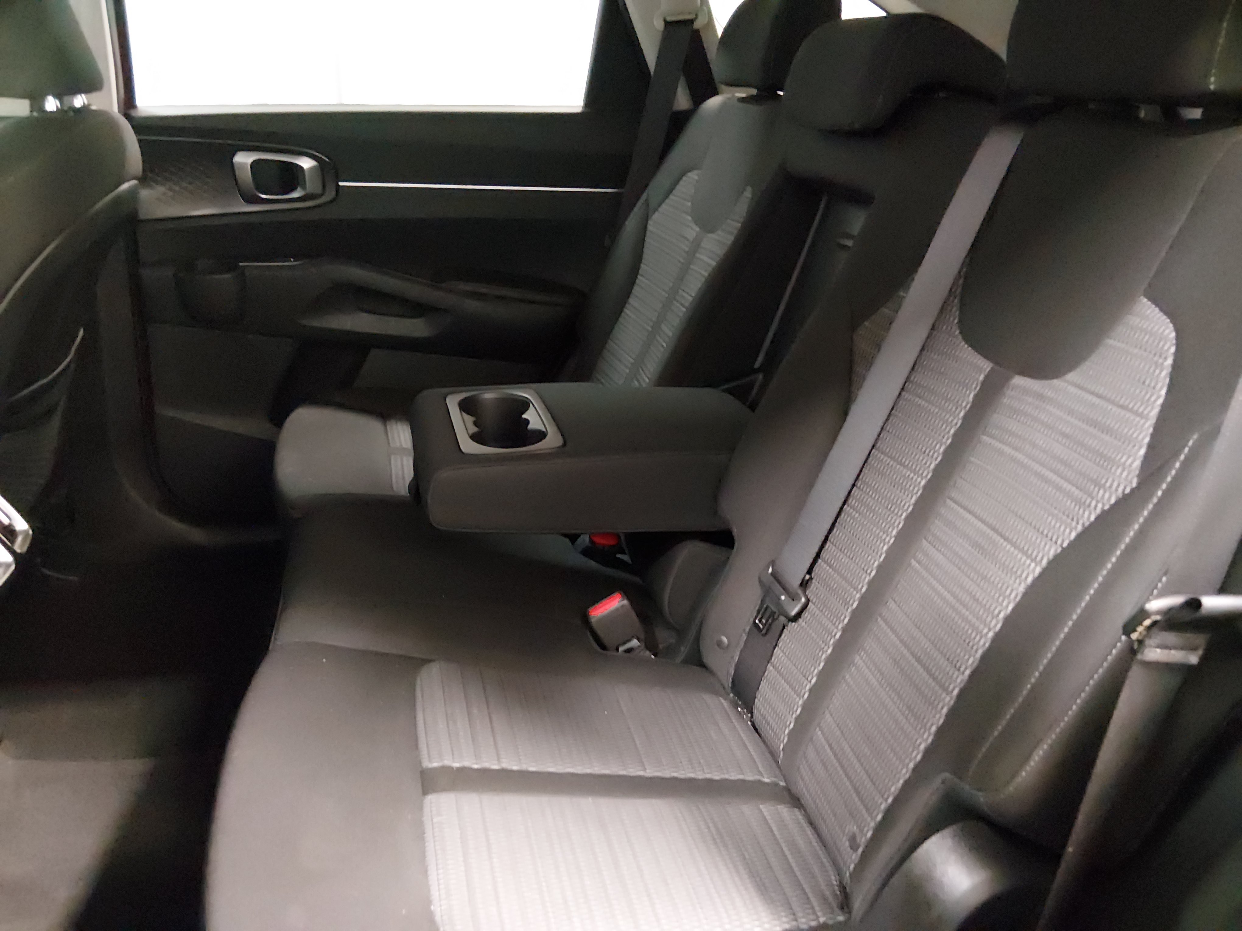2023 Kia Sorento LX - Photo 23