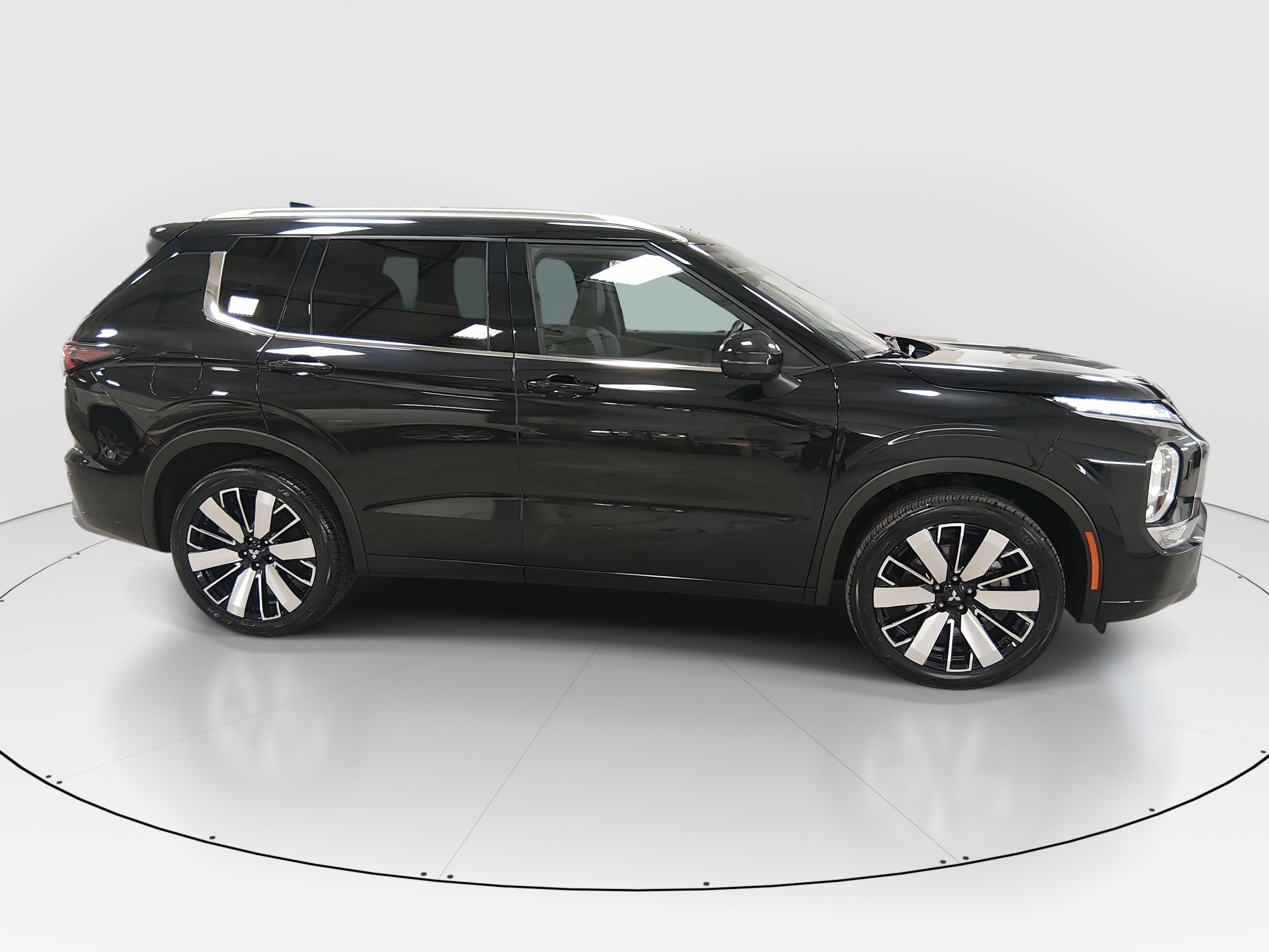 2025 Mitsubishi Outlander SEL - Photo 8