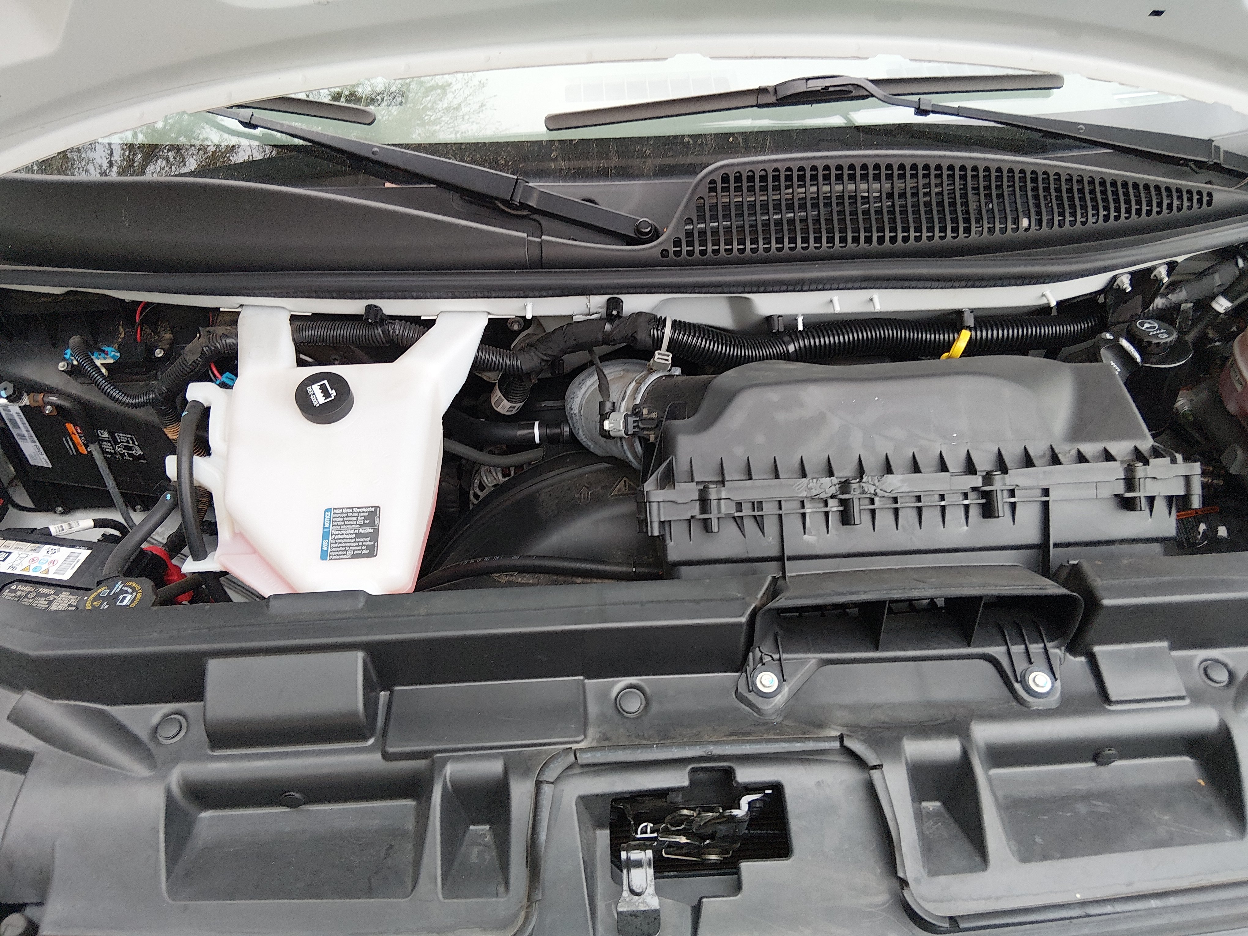 2023 GMC Savana Cargo Work Van - Photo 9
