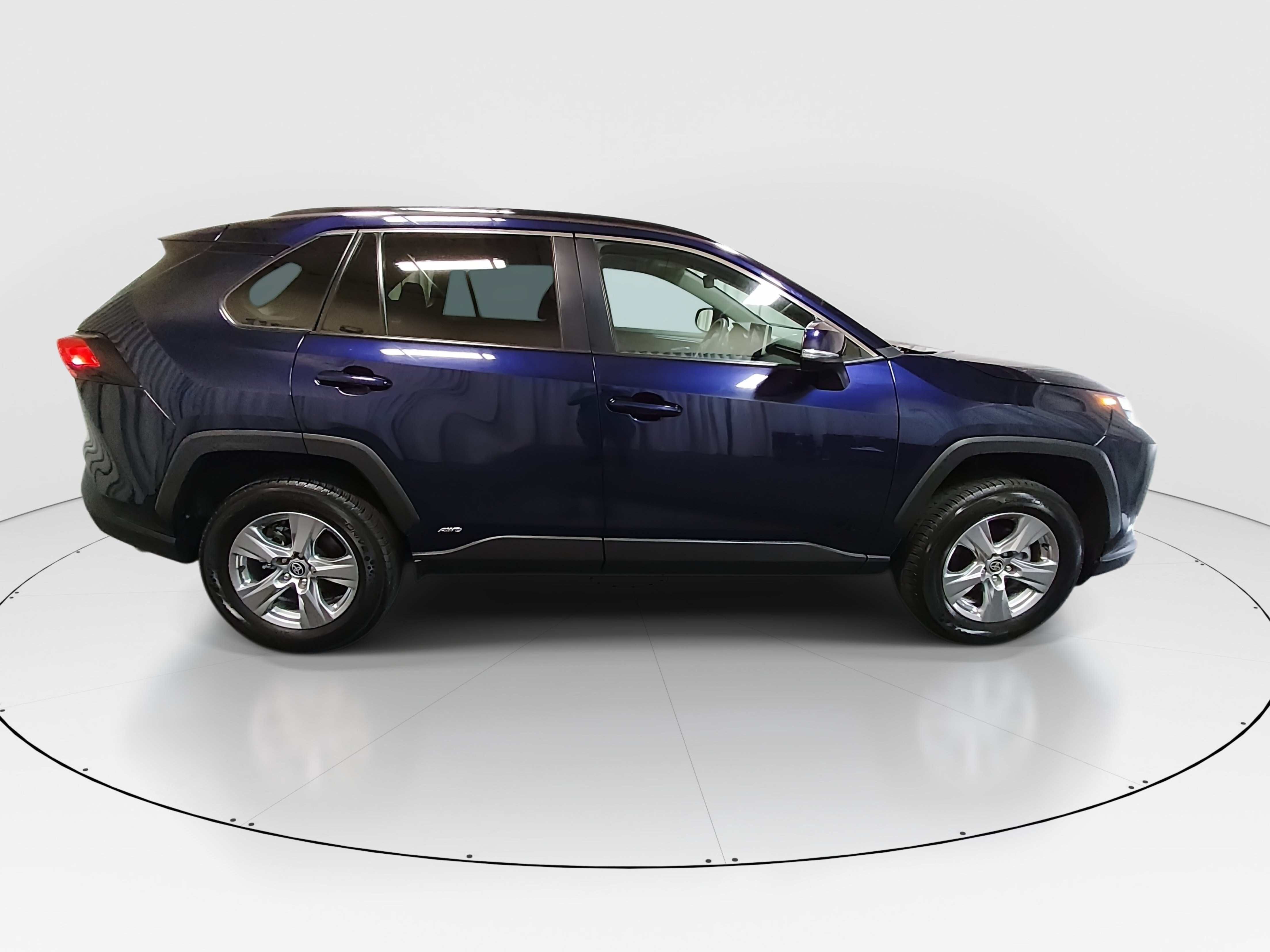 2024 Toyota RAV4 XLE - Photo 8