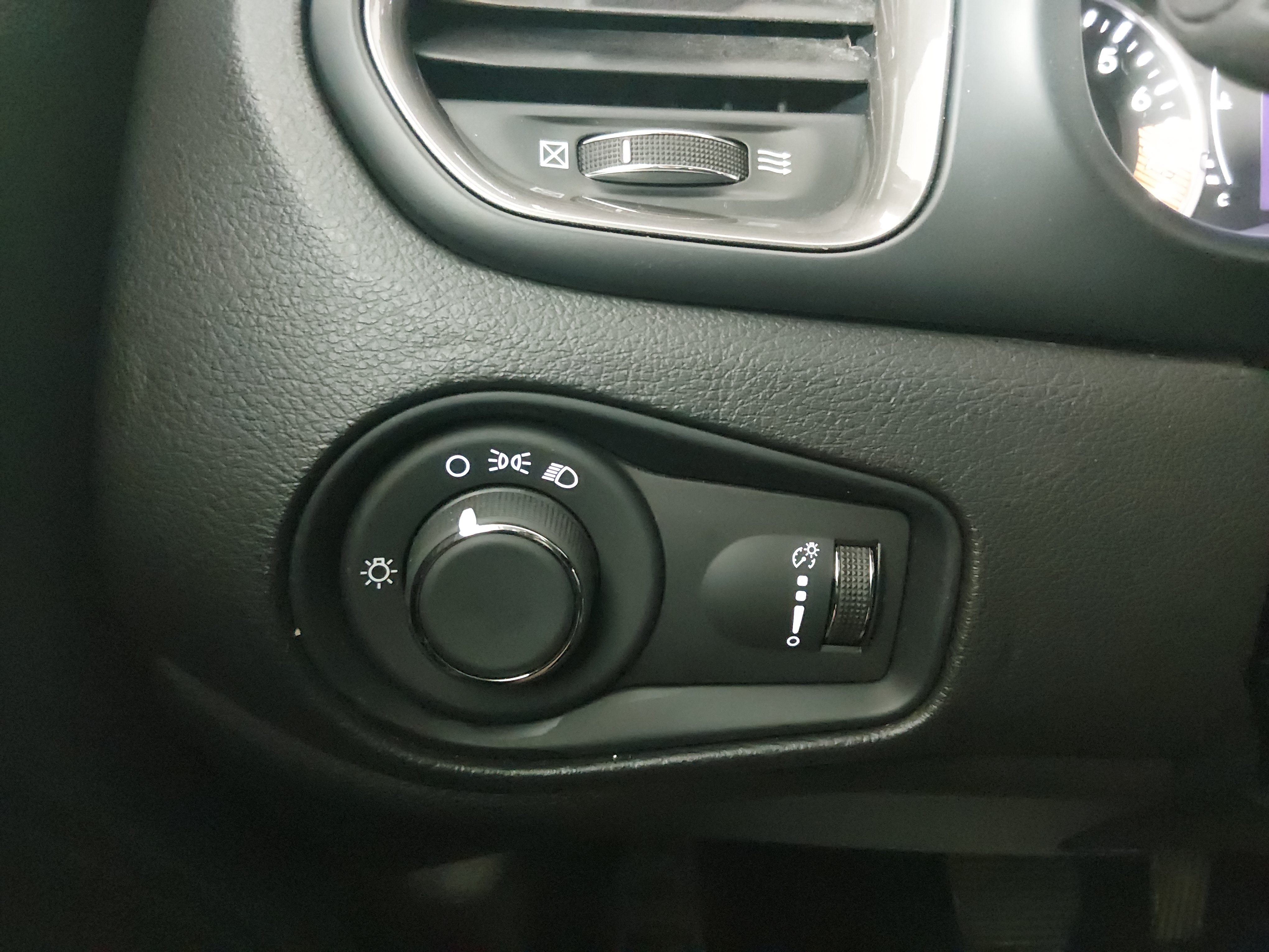 2023 Jeep Renegade Latitude - Photo 13