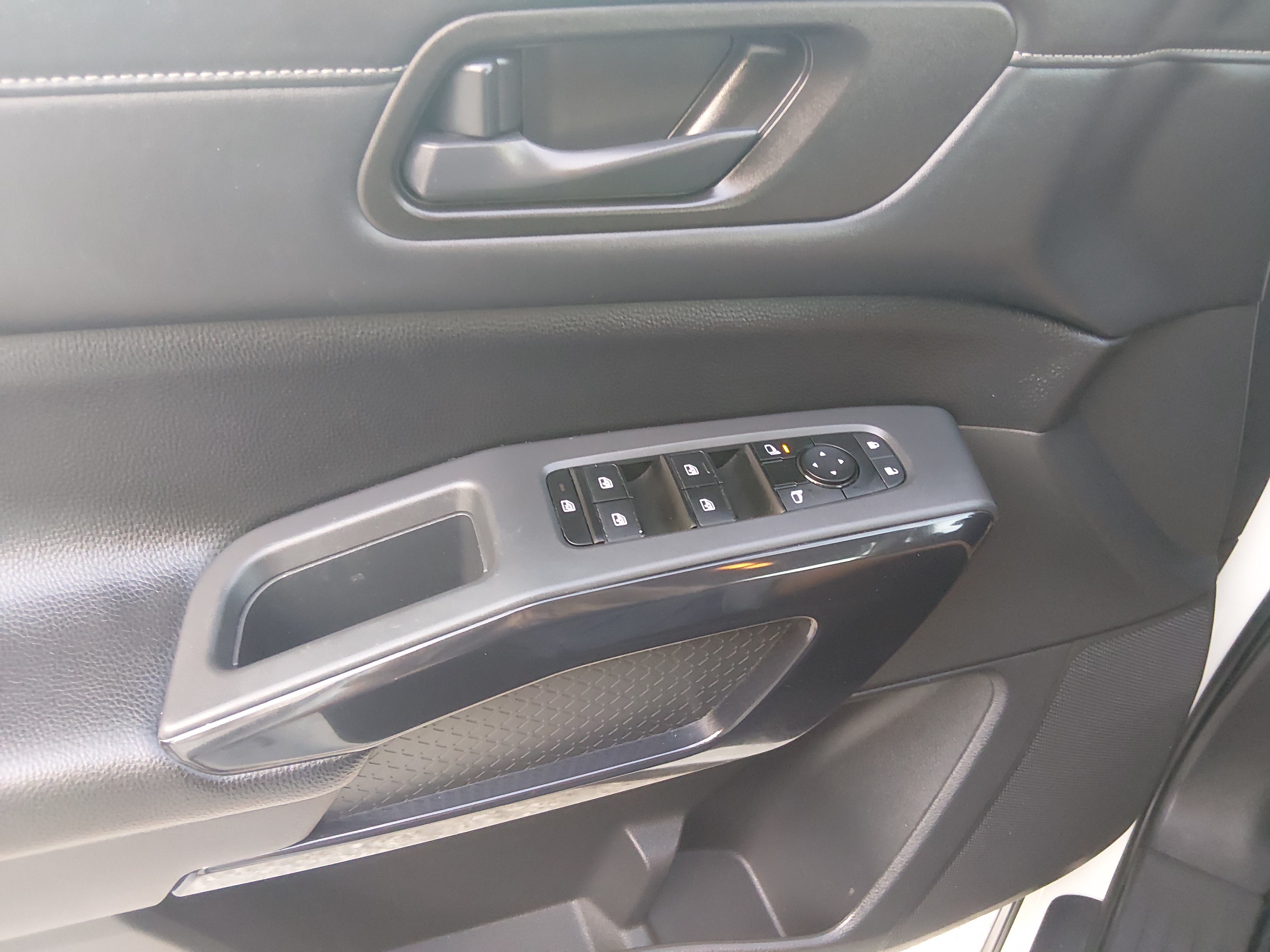 2024 Nissan Pathfinder SV - Photo 19