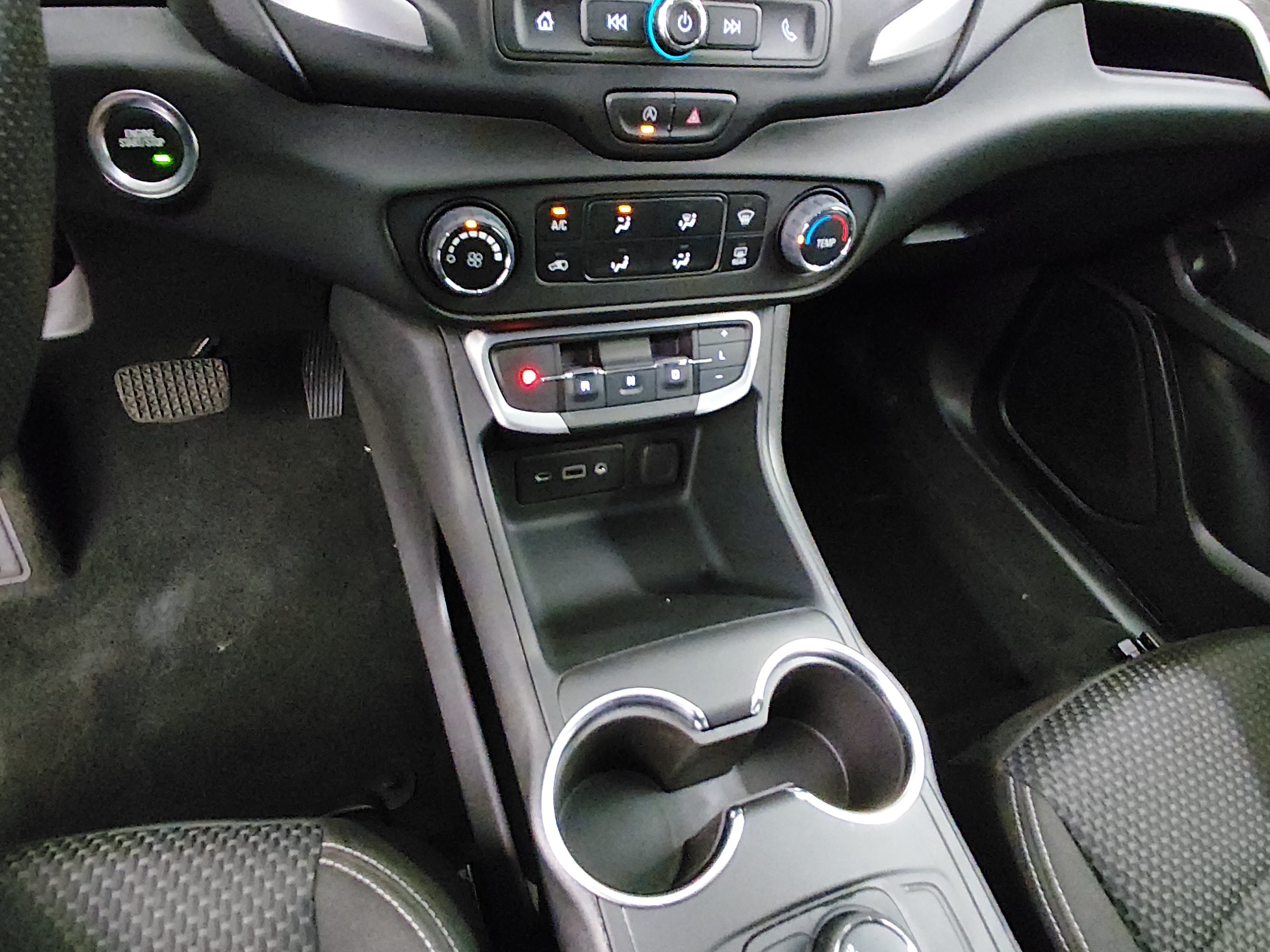 2024 GMC Terrain SLE - Photo 13