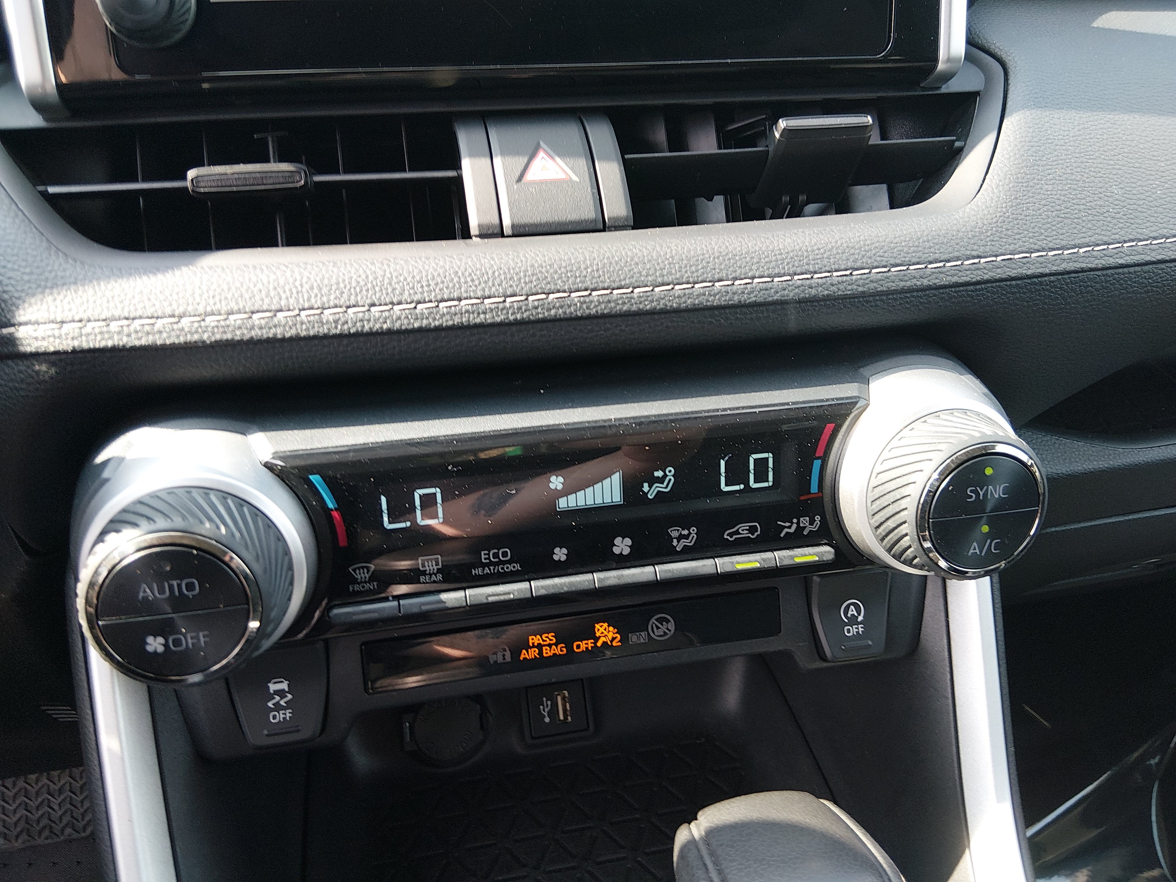 2024 Toyota RAV4 XLE - Photo 13
