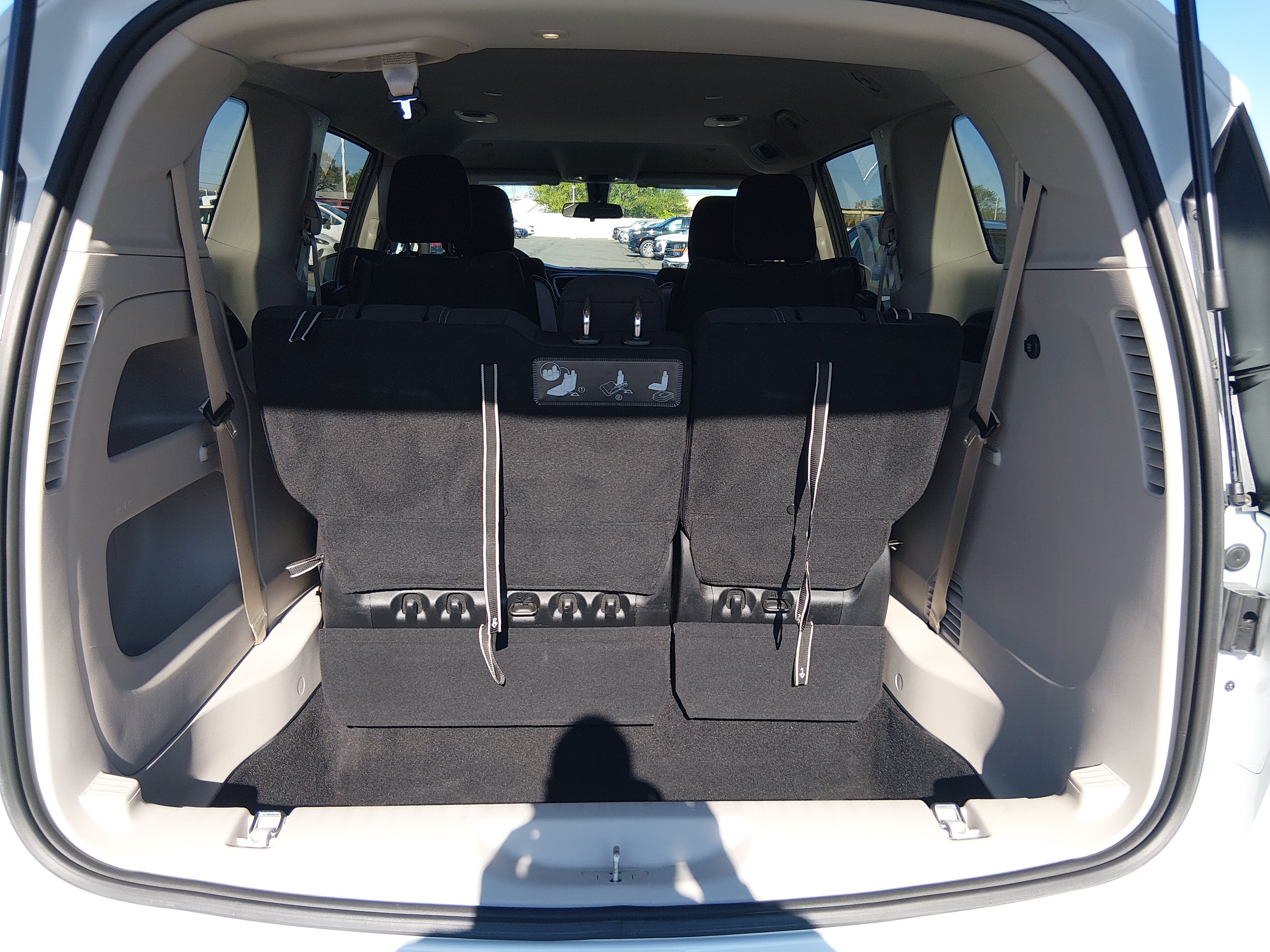 2020 Chrysler Voyager LX - Photo 11
