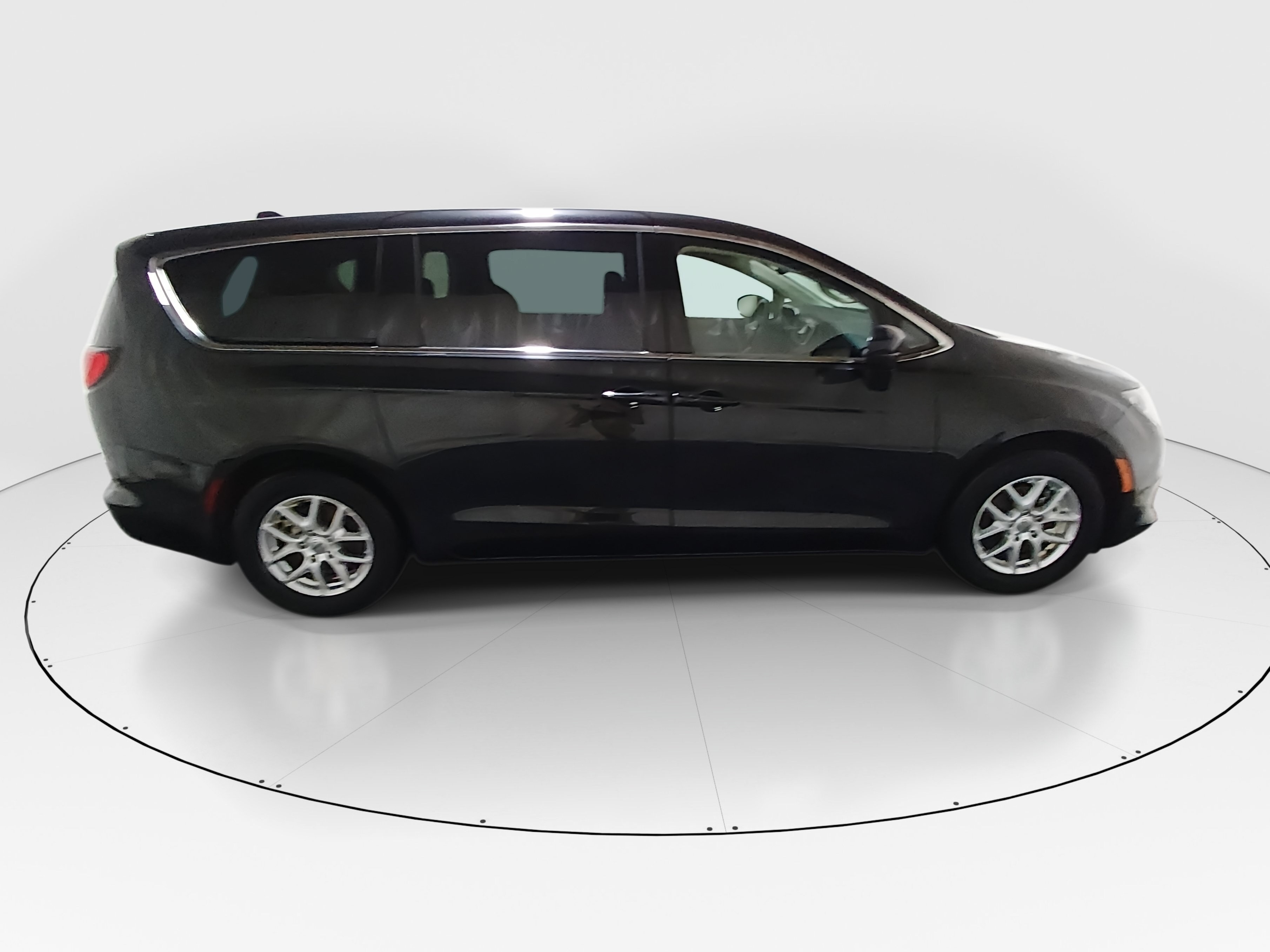 2023 Chrysler Voyager LX - Photo 8