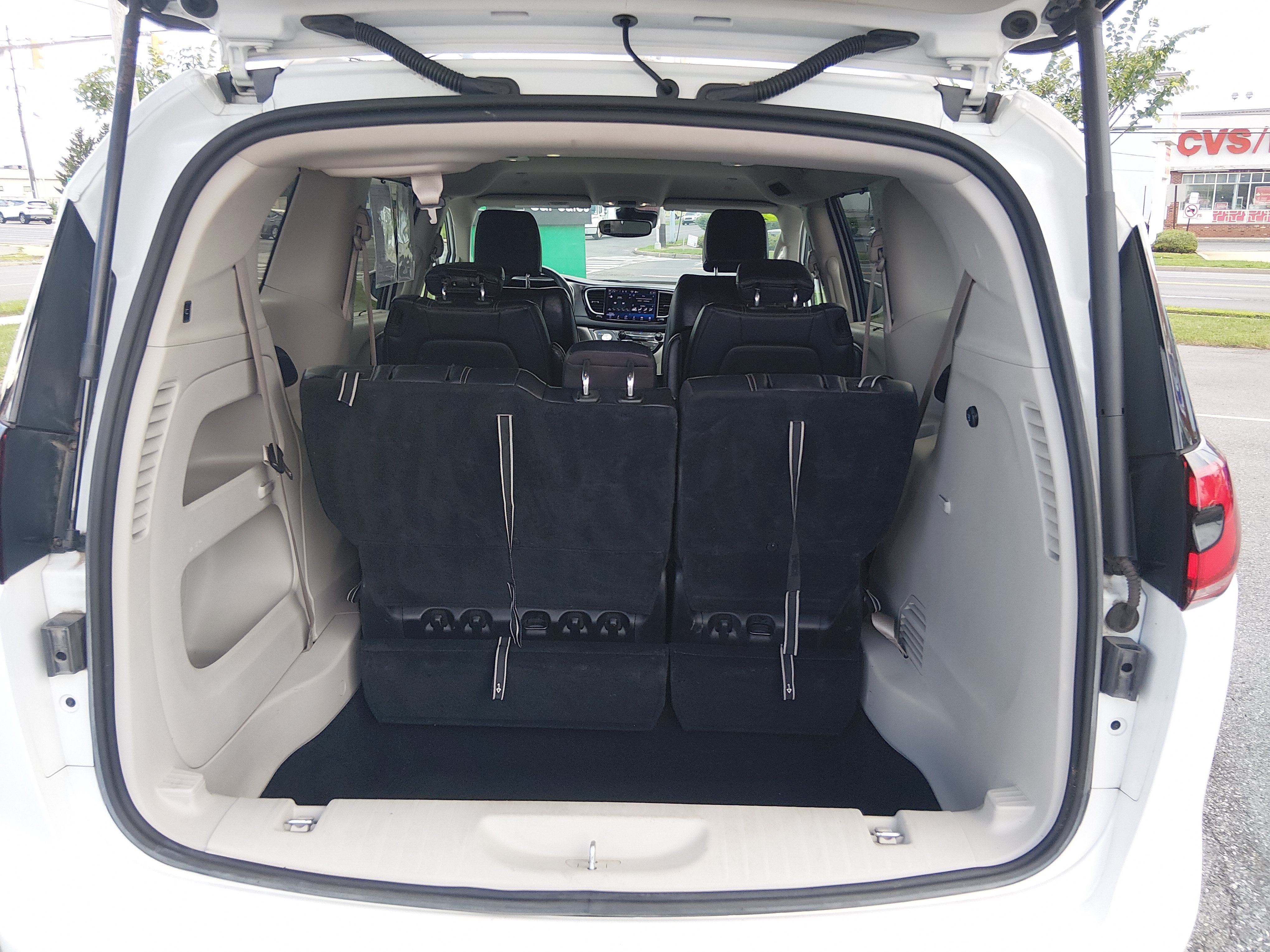 2022 Chrysler Pacifica Touring L - Photo 11