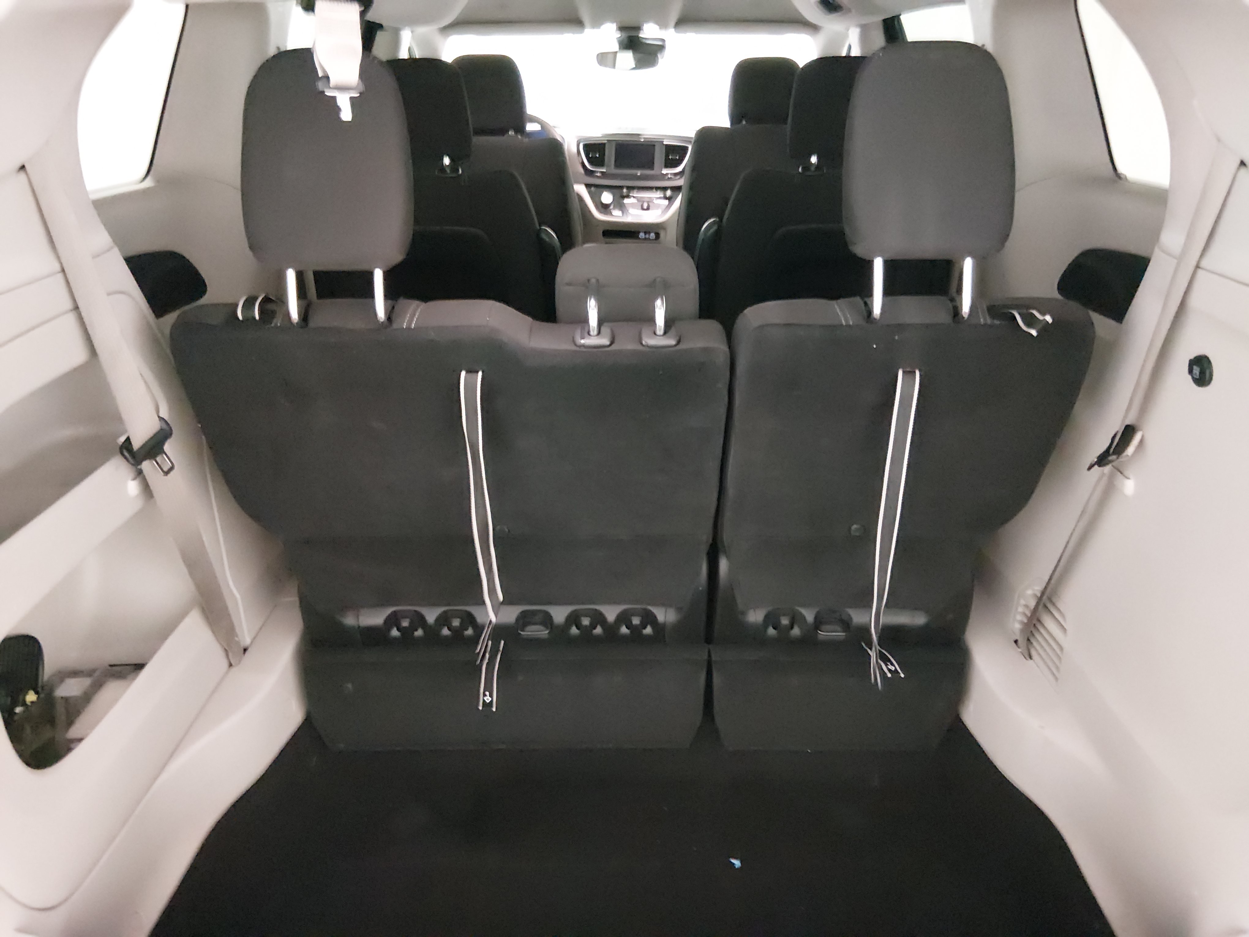 2023 Chrysler Voyager LX - Photo 11