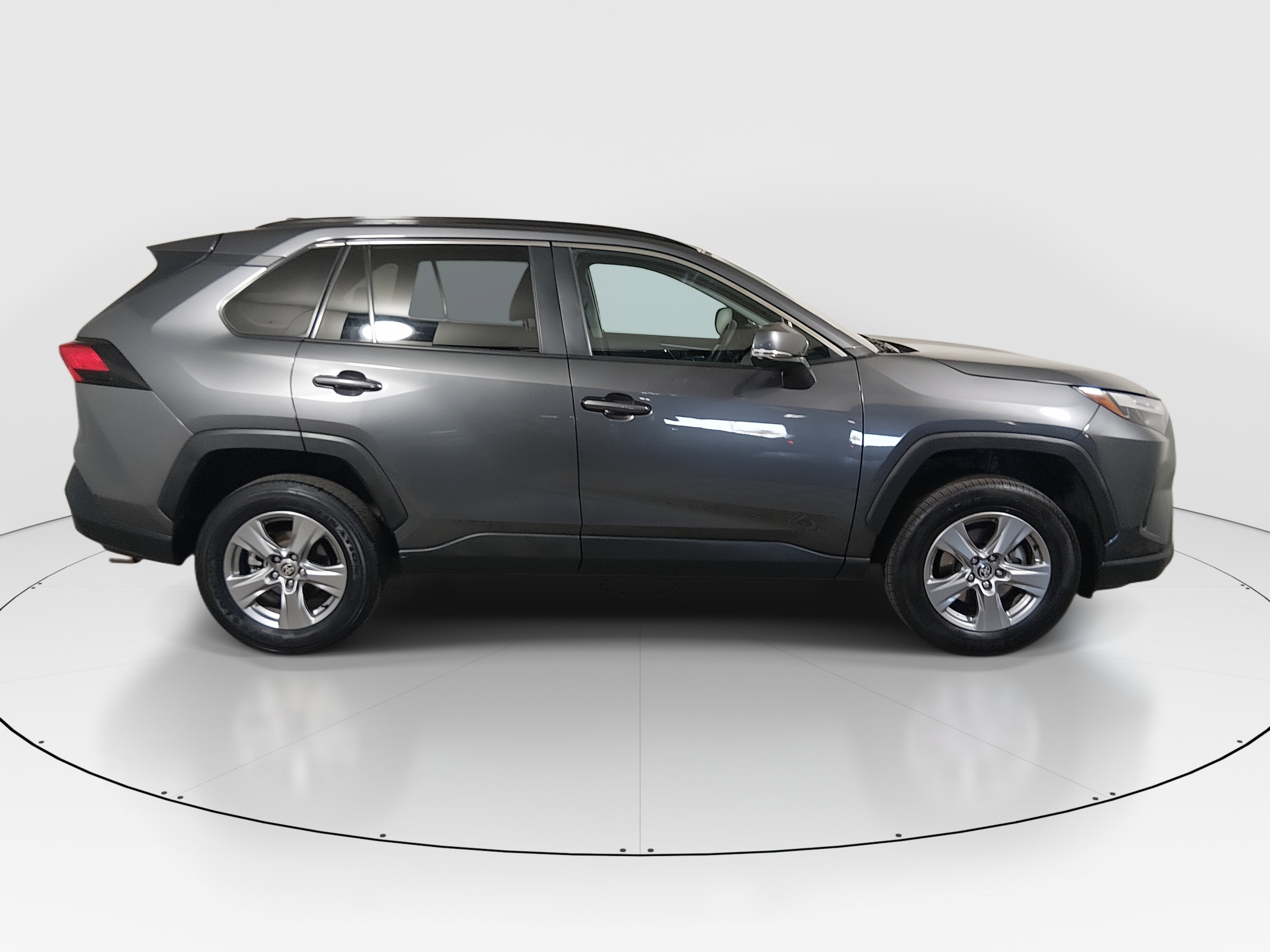 2024 Toyota RAV4 XLE - Photo 8