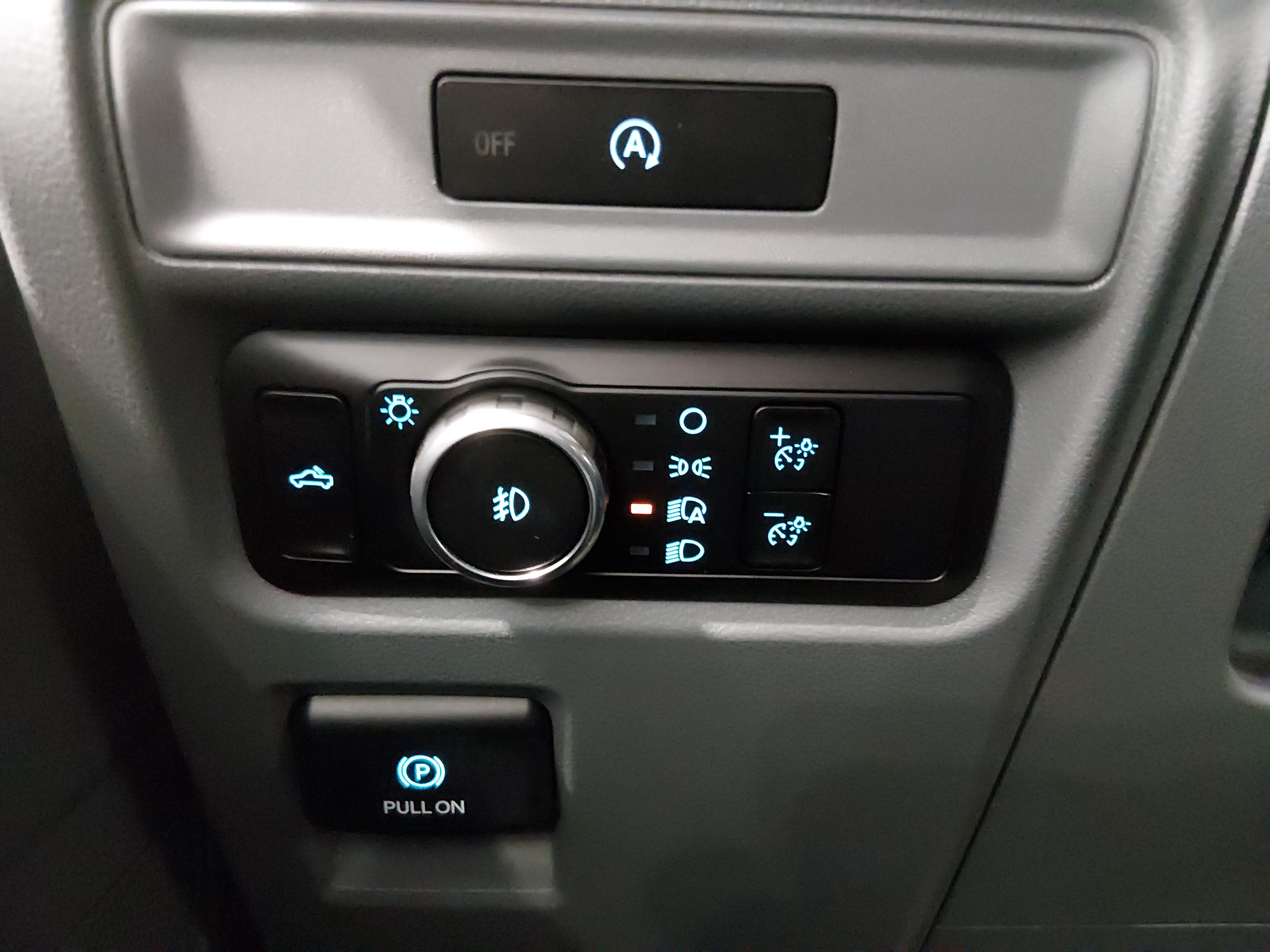 2025 Ford F-150 XLT - Photo 13