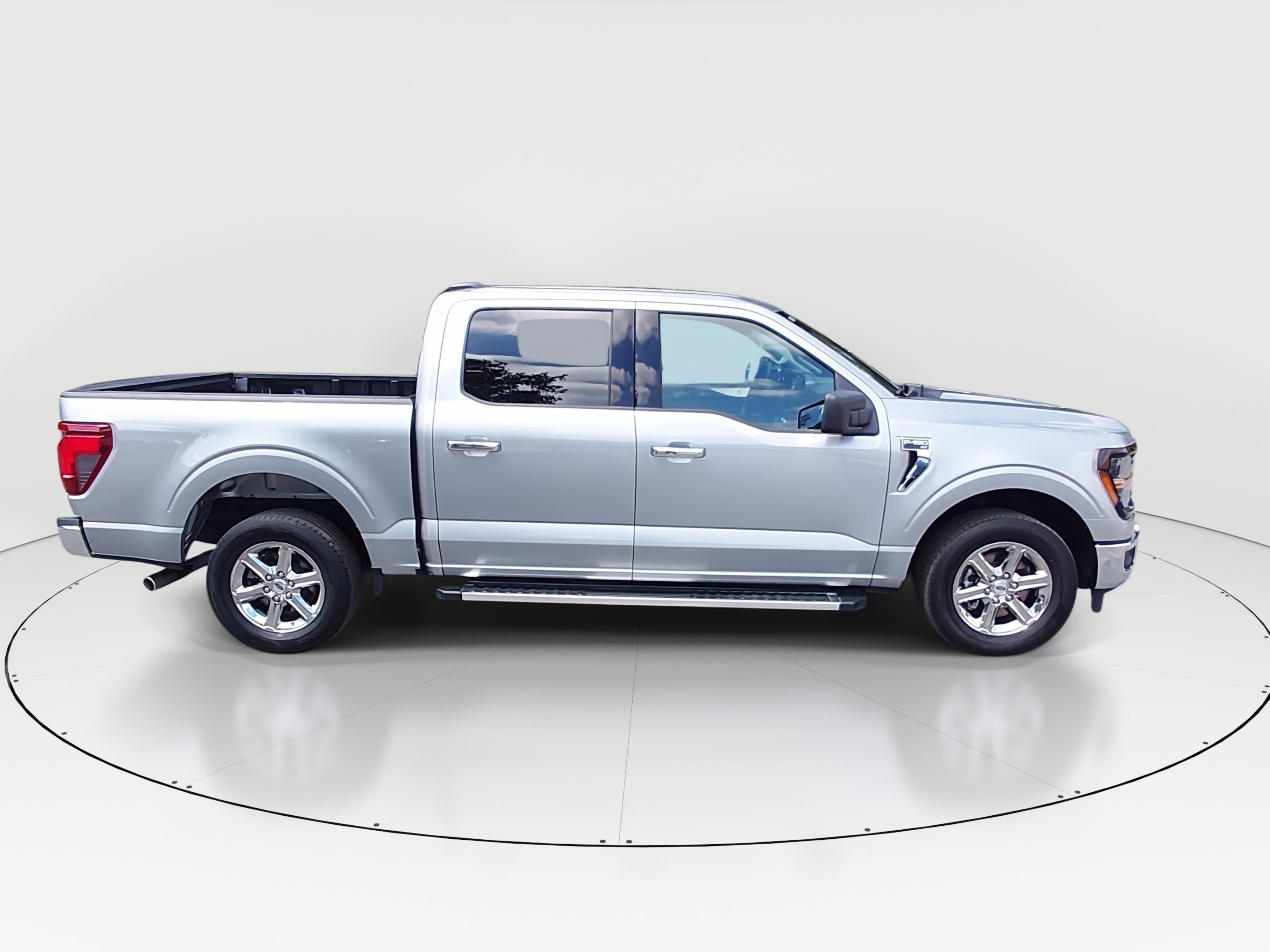 2025 Ford F-150 XLT - Photo 8