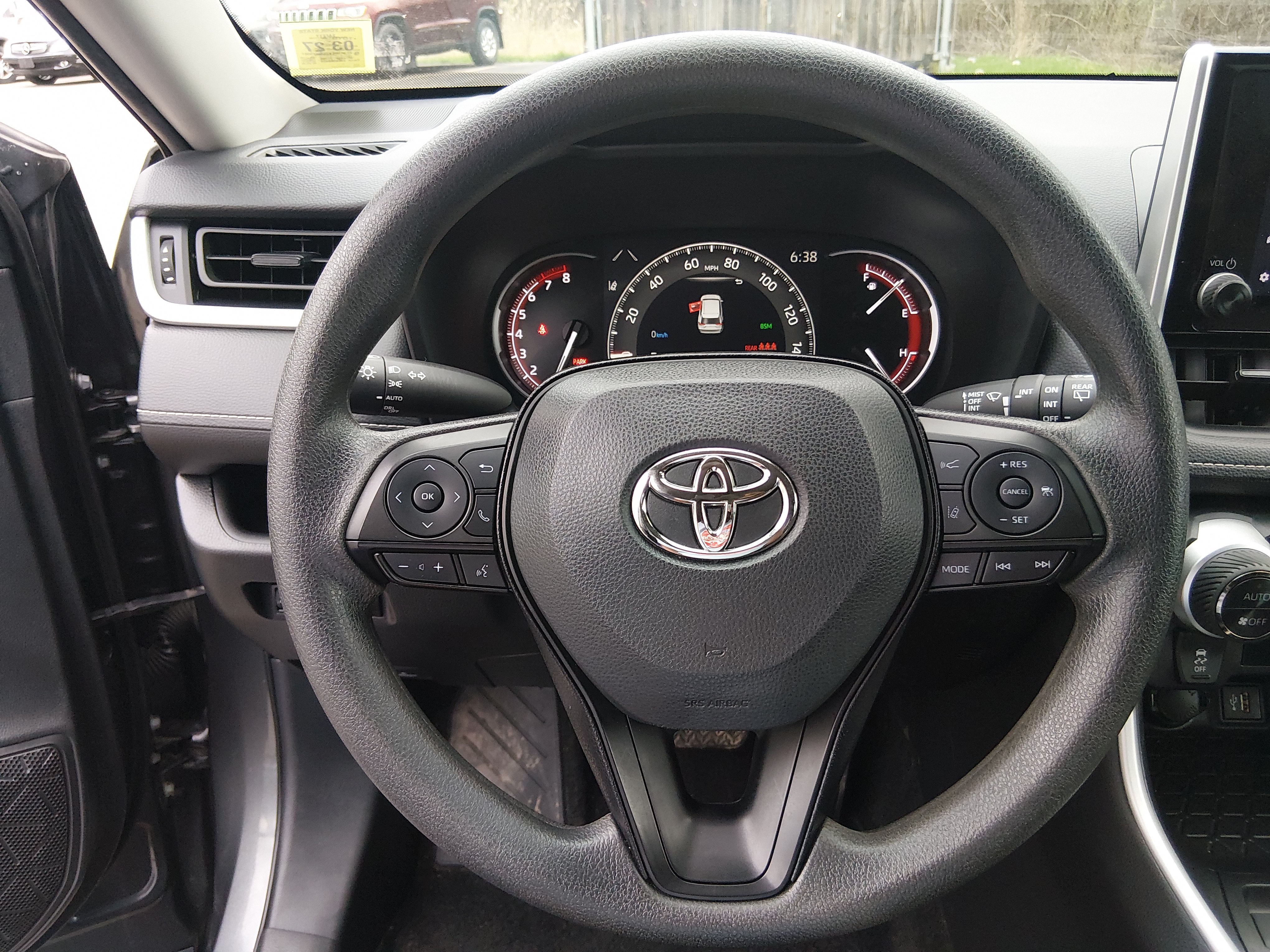 2025 Toyota RAV4 XLE - Photo 12