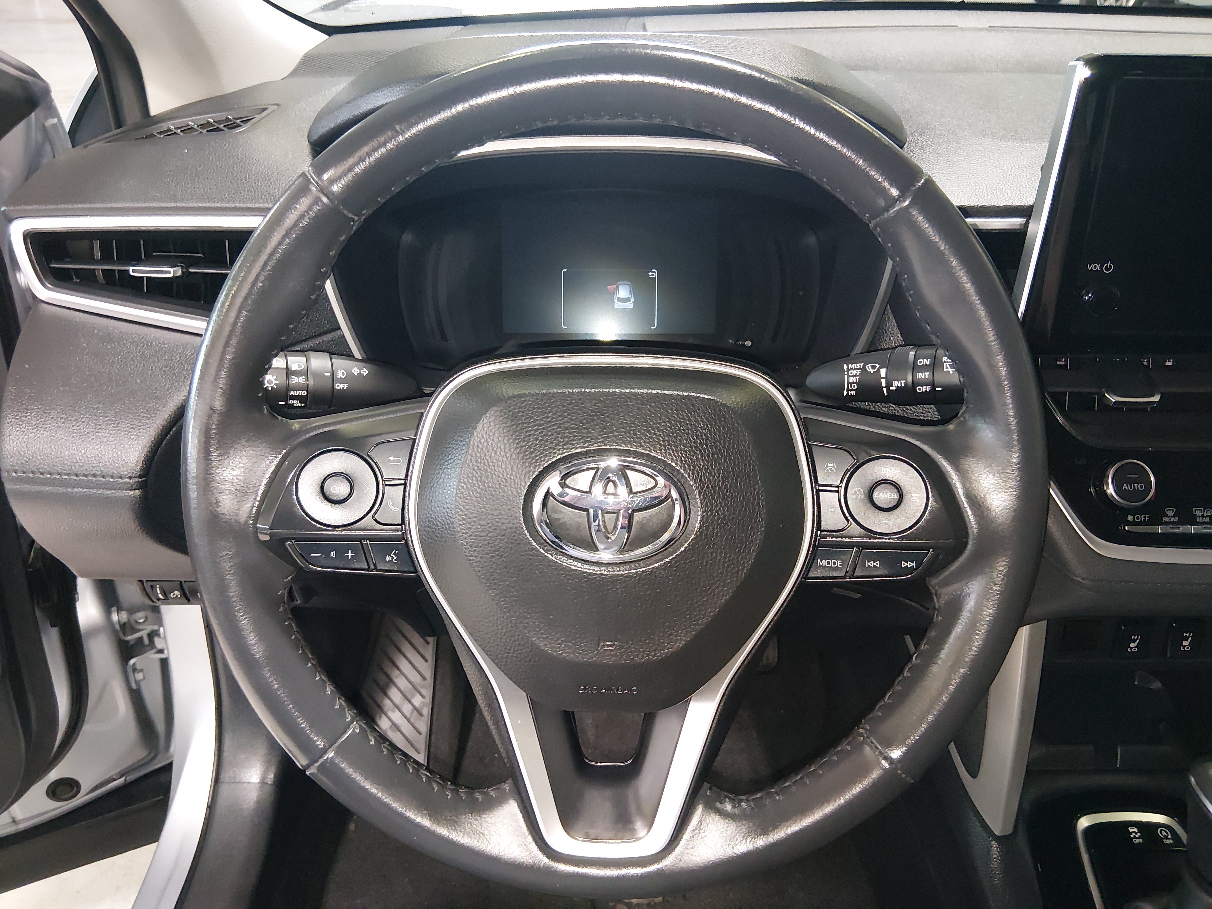 2024 Toyota Corolla Cross XLE - Photo 12