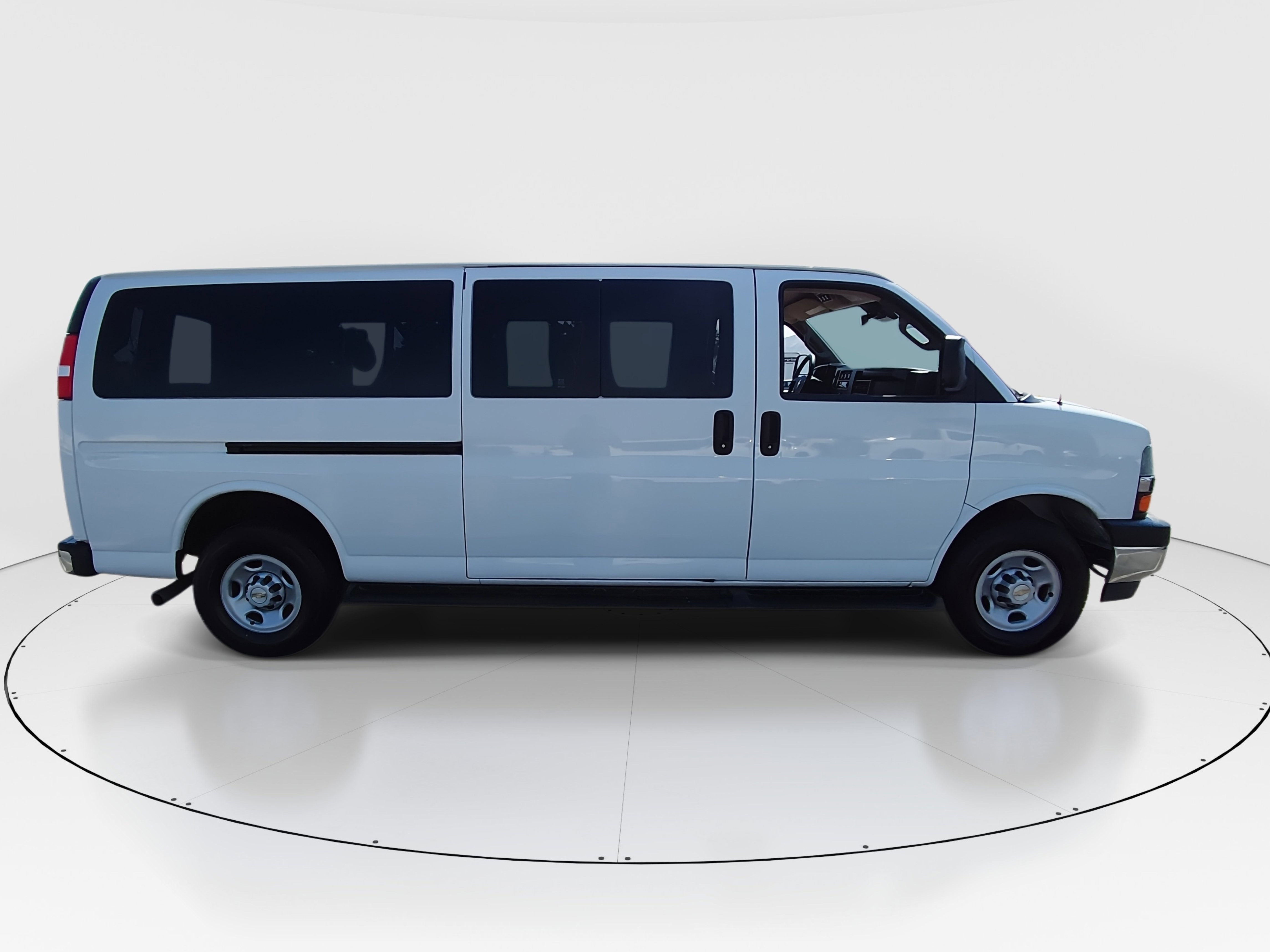 2023 Chevrolet Express Passenger LT - Photo 8
