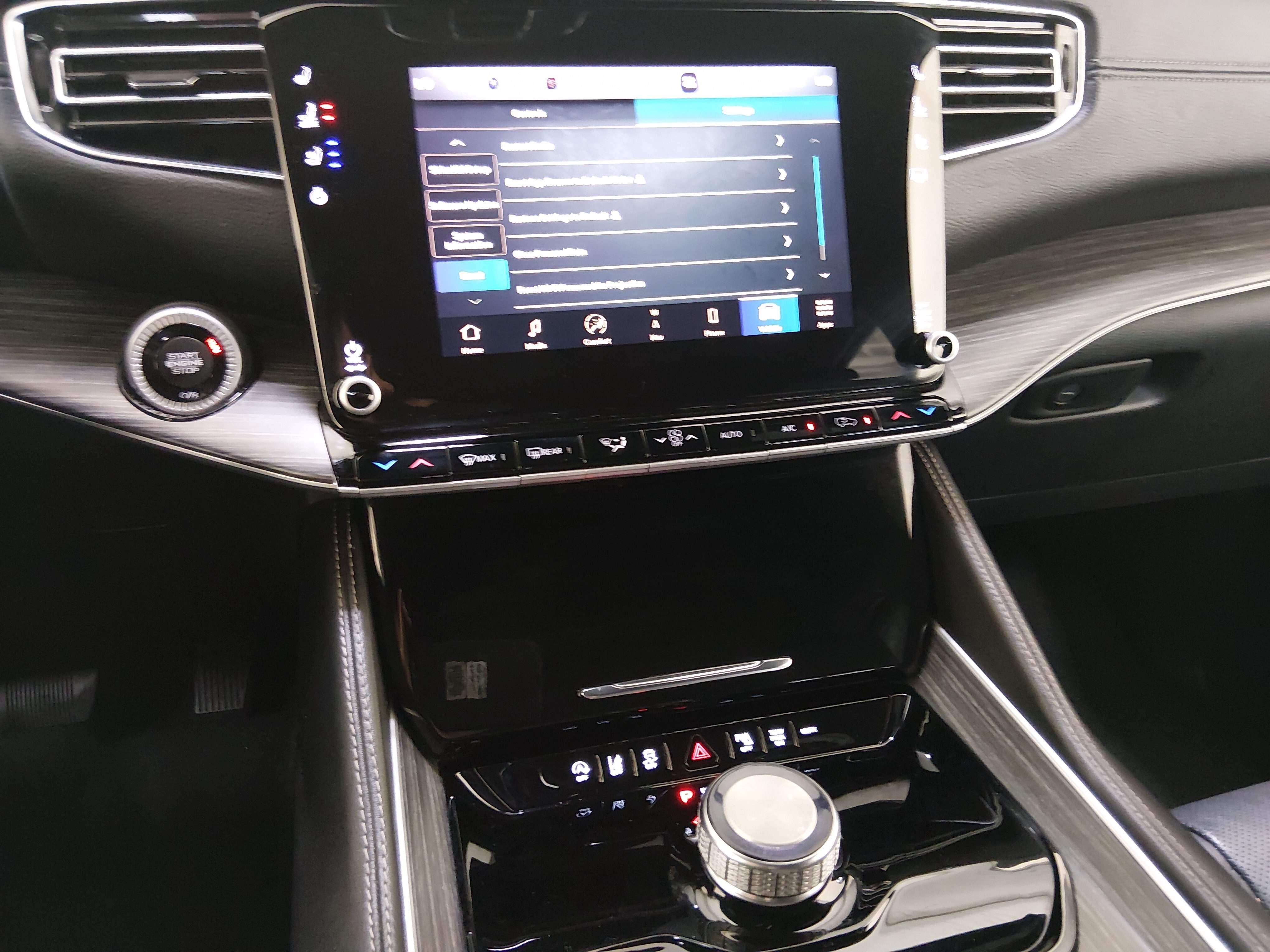 2023 Jeep Wagoneer L Series III - Photo 13