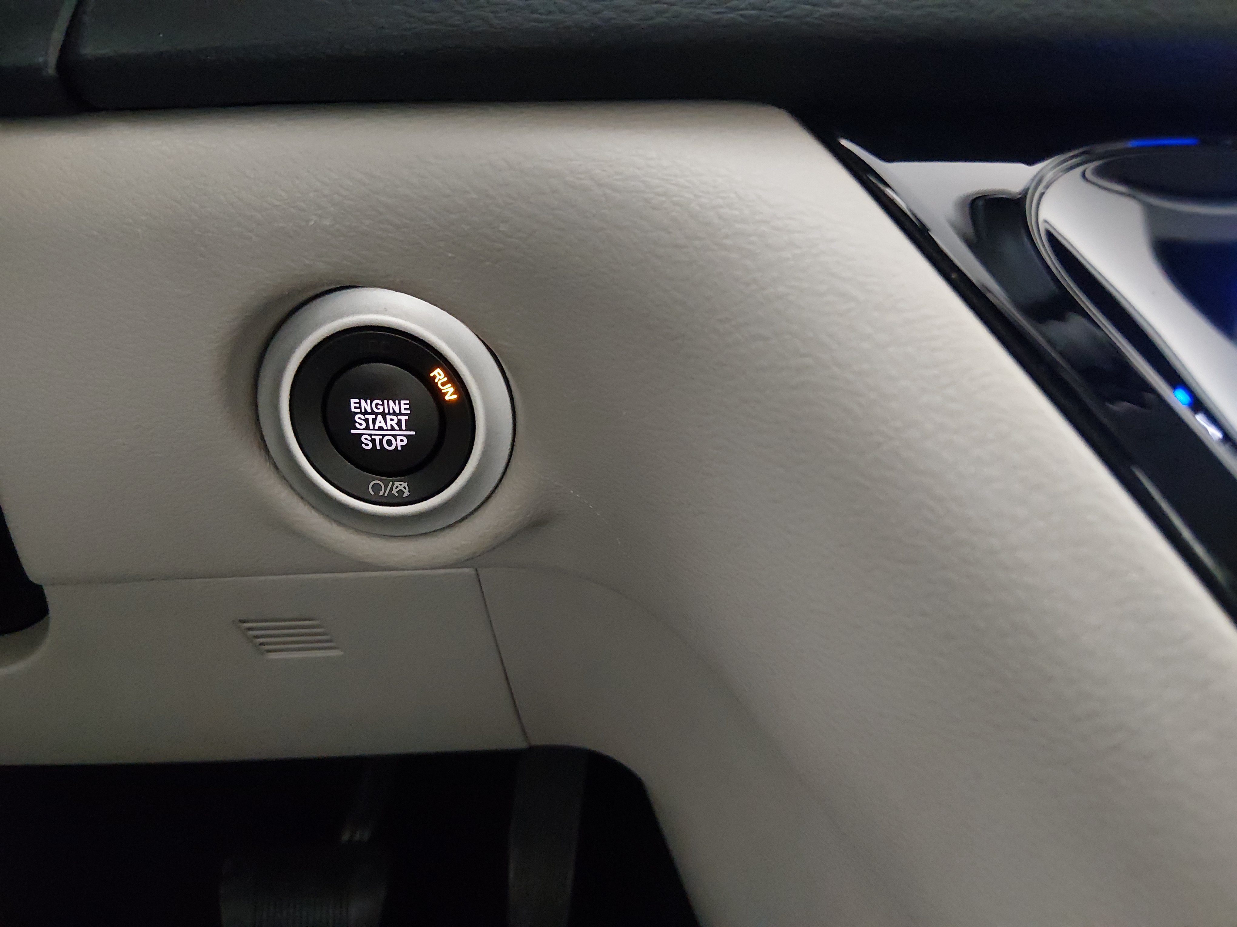 2023 Chrysler Voyager LX - Photo 21