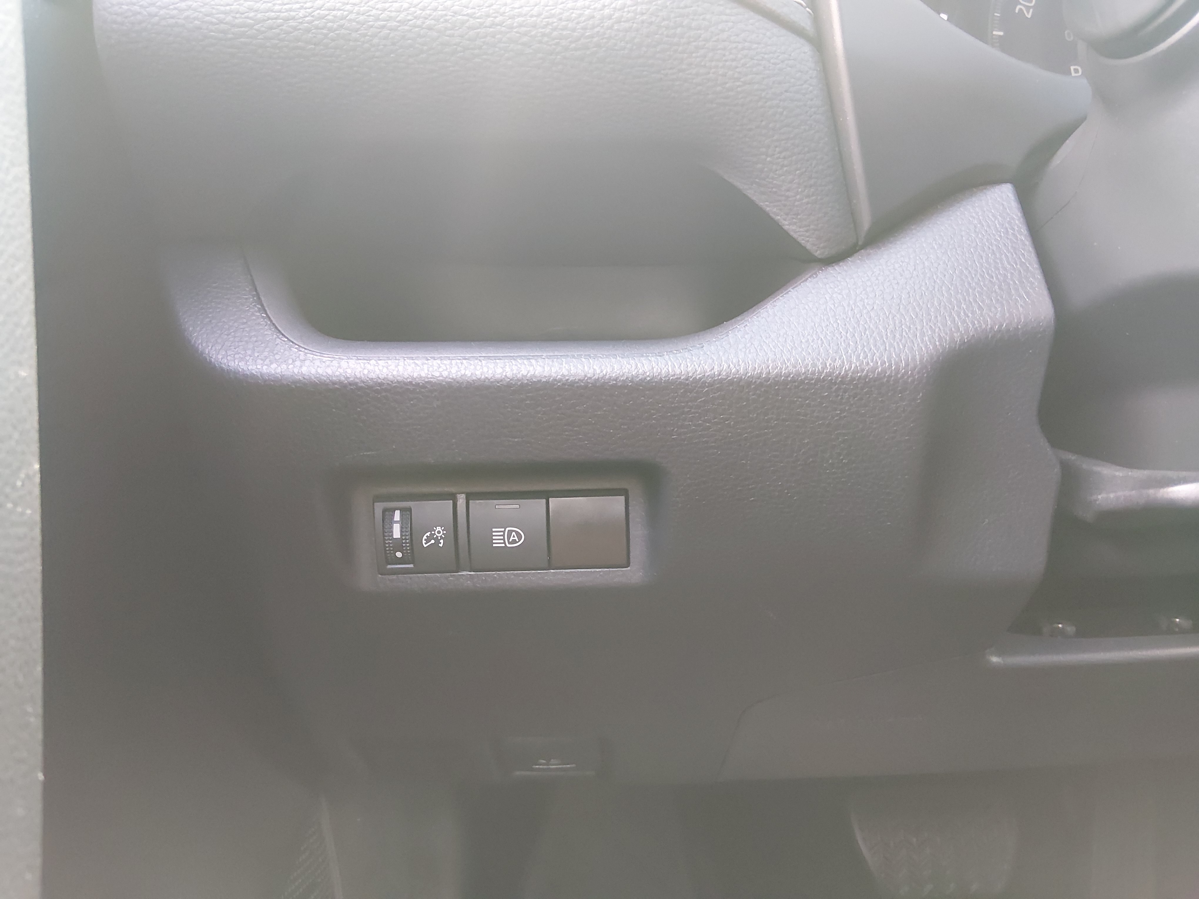 2024 Toyota RAV4 XLE - Photo 13