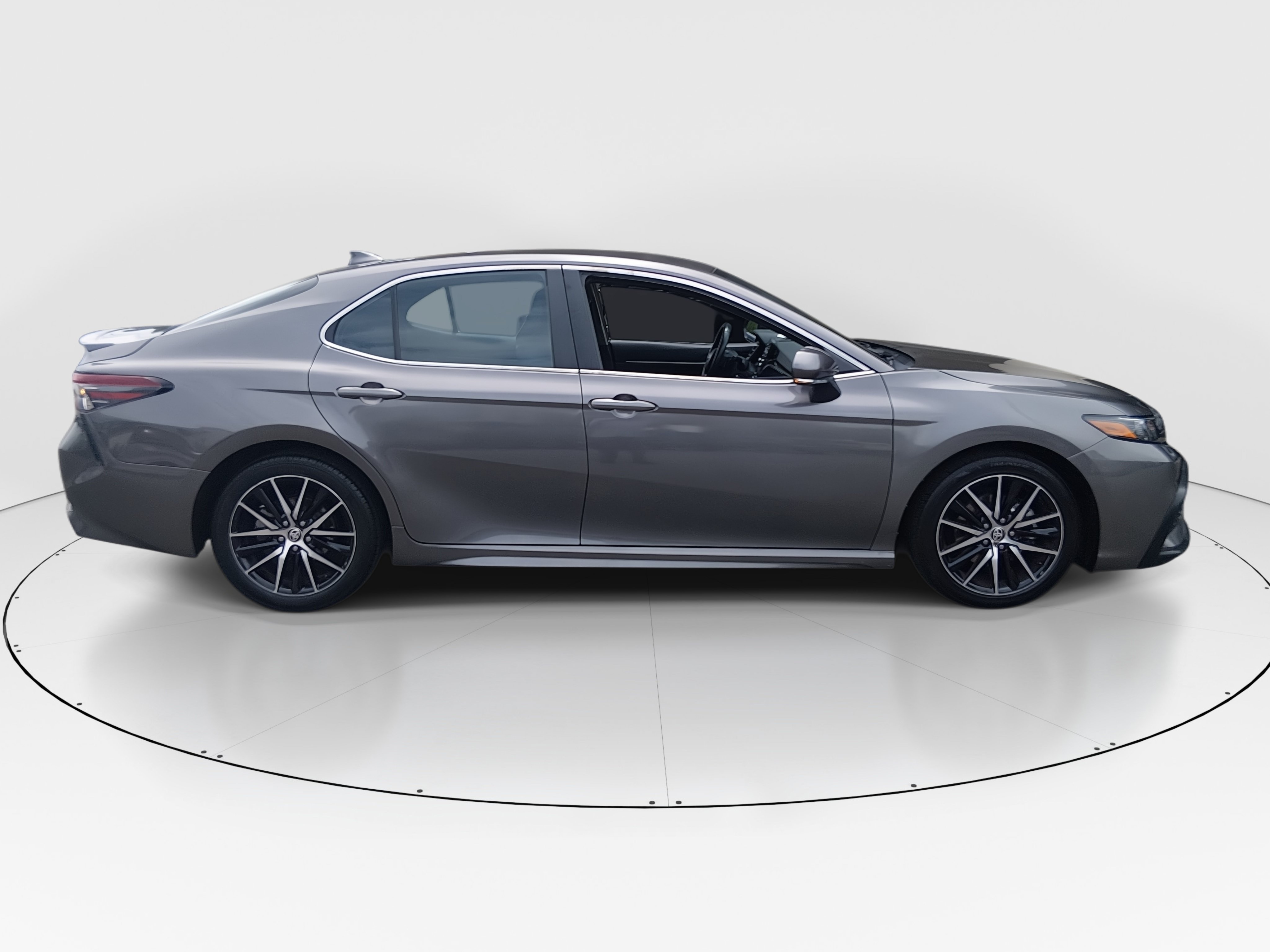 2024 Toyota Camry SE - Photo 8