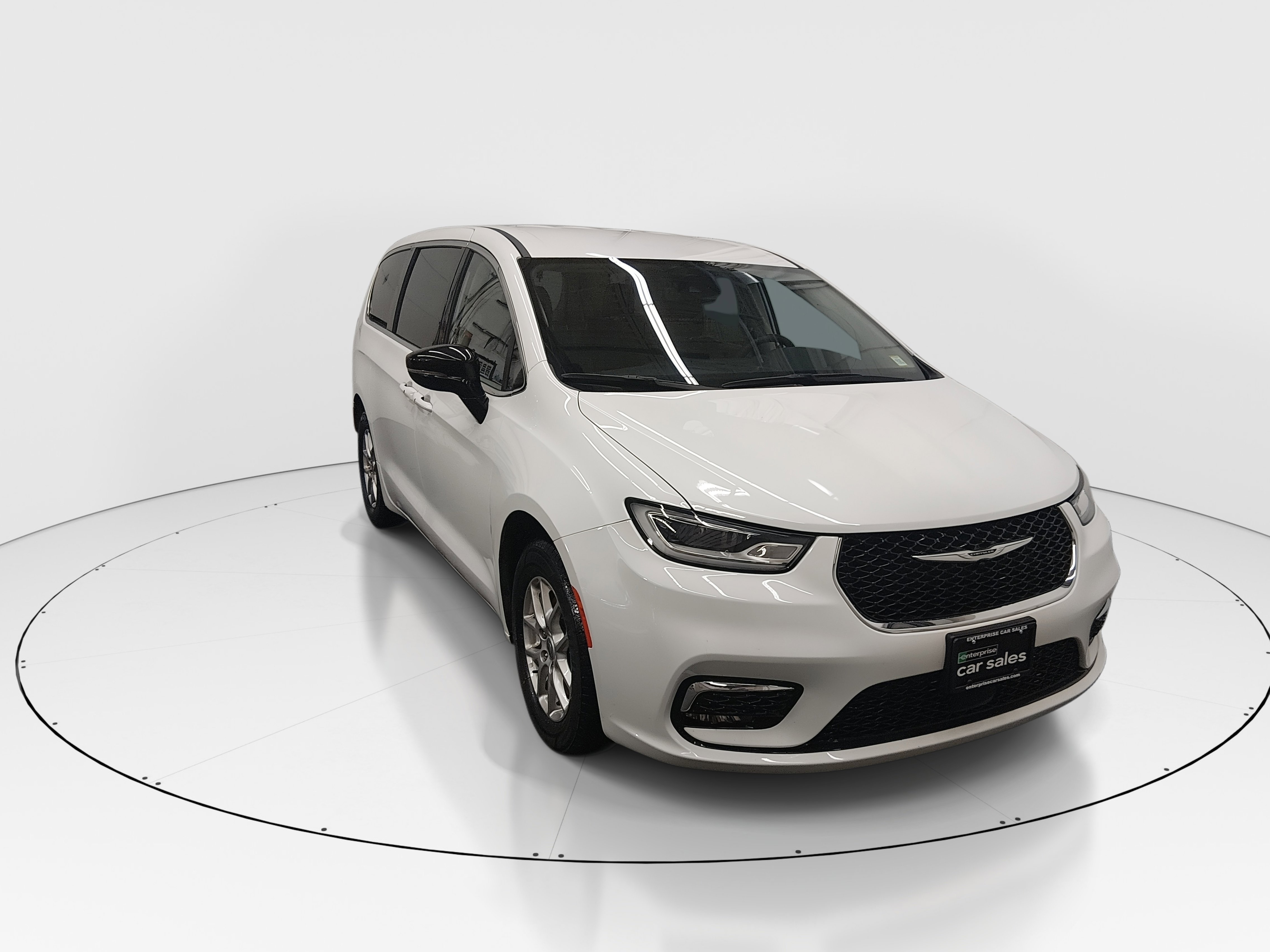 2024 Chrysler Pacifica Touring L FWD — front three-quarter view