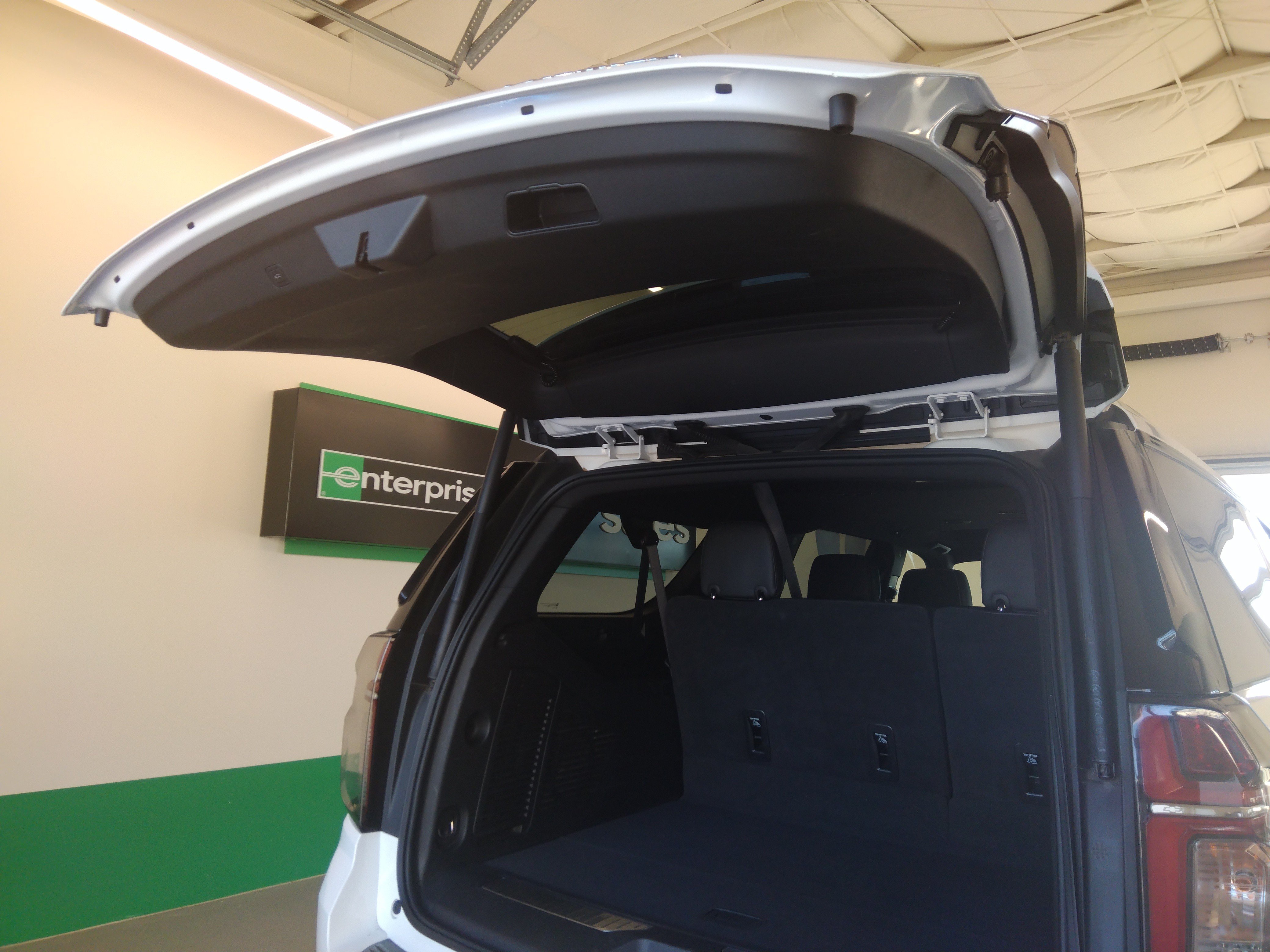 2024 Chevrolet Suburban Premier - Photo 21