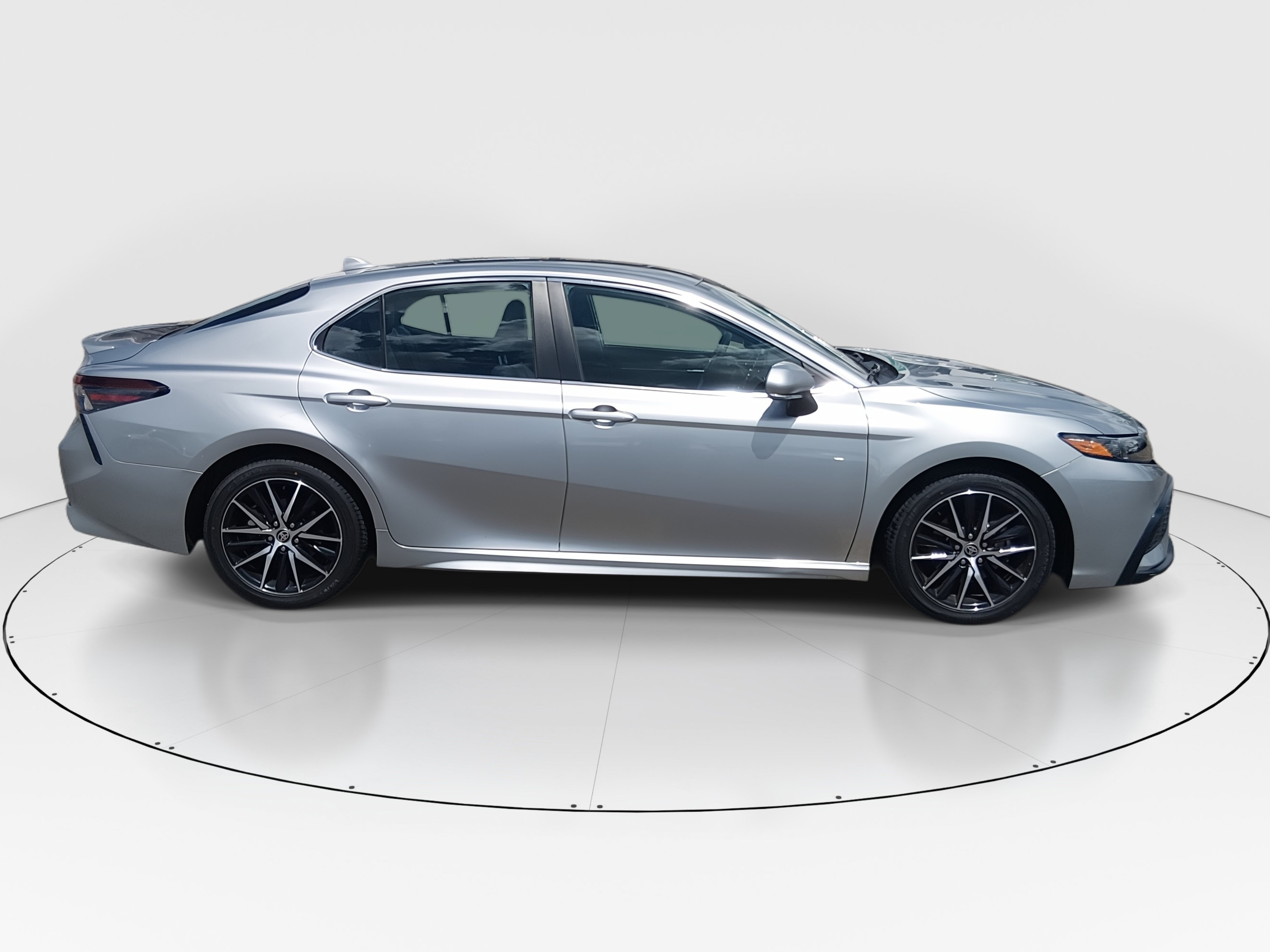 2024 Toyota Camry SE - Photo 8