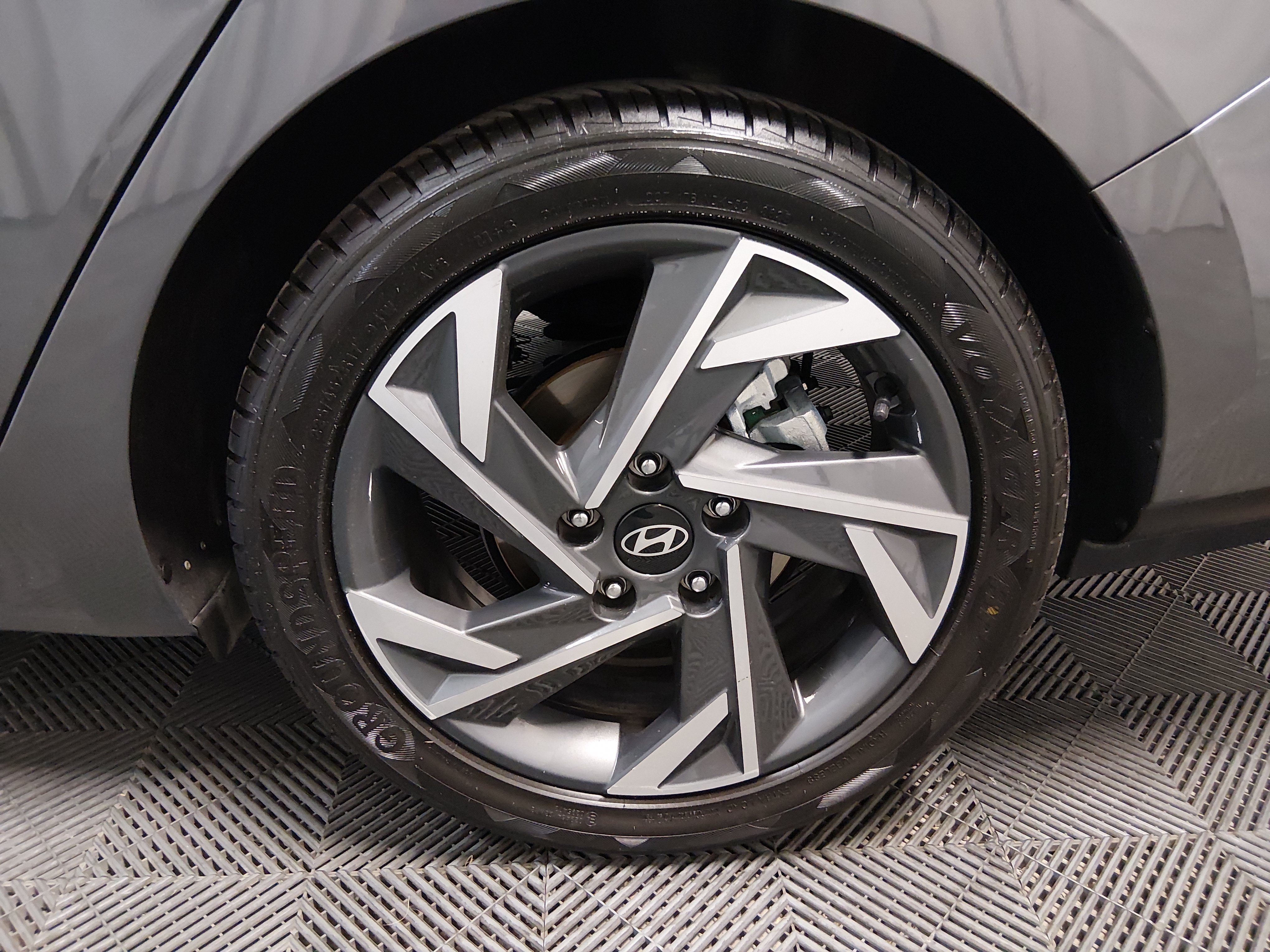 2024 Hyundai Elantra Limited - Photo 10