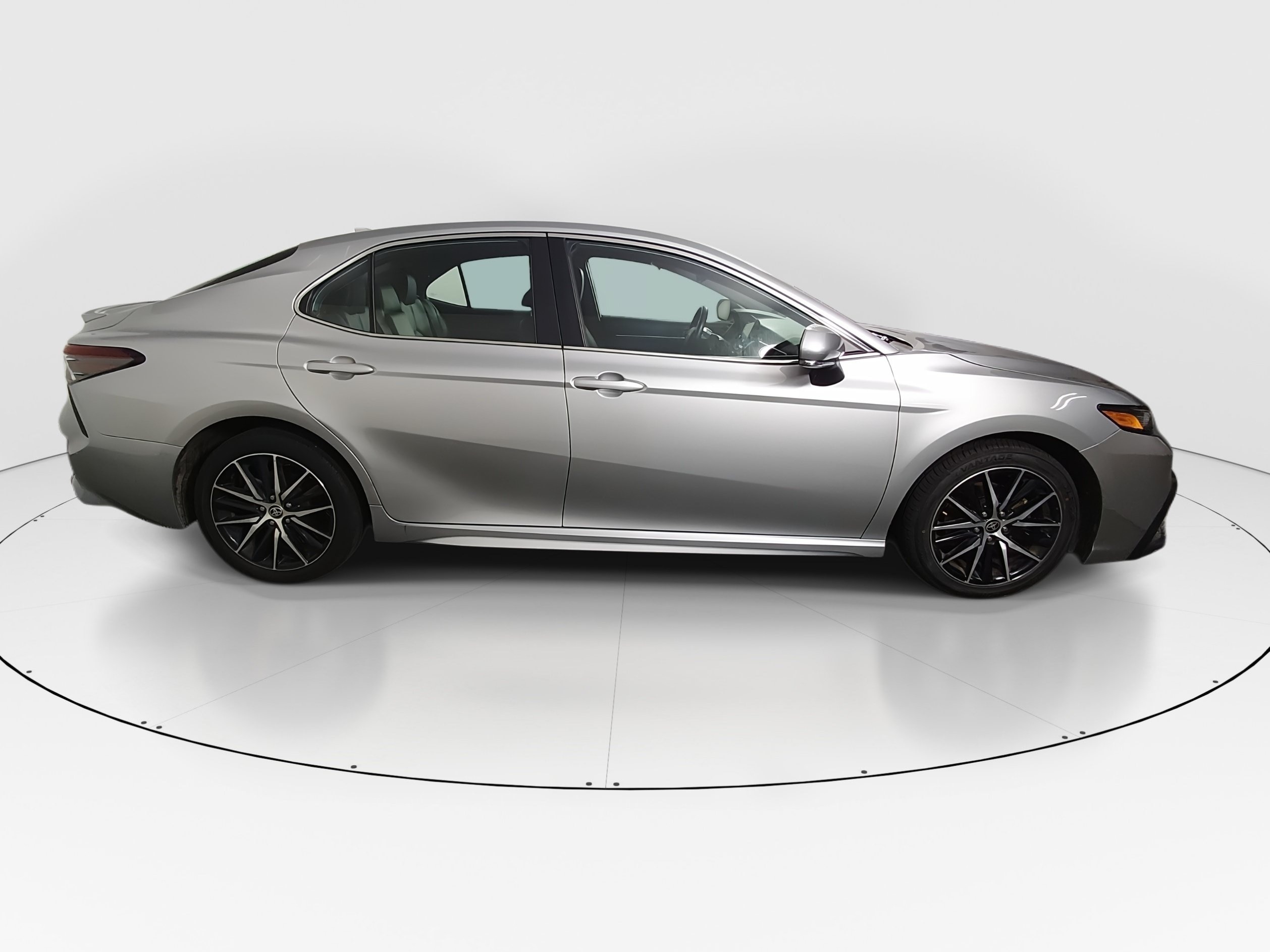 2024 Toyota Camry SE - Photo 8
