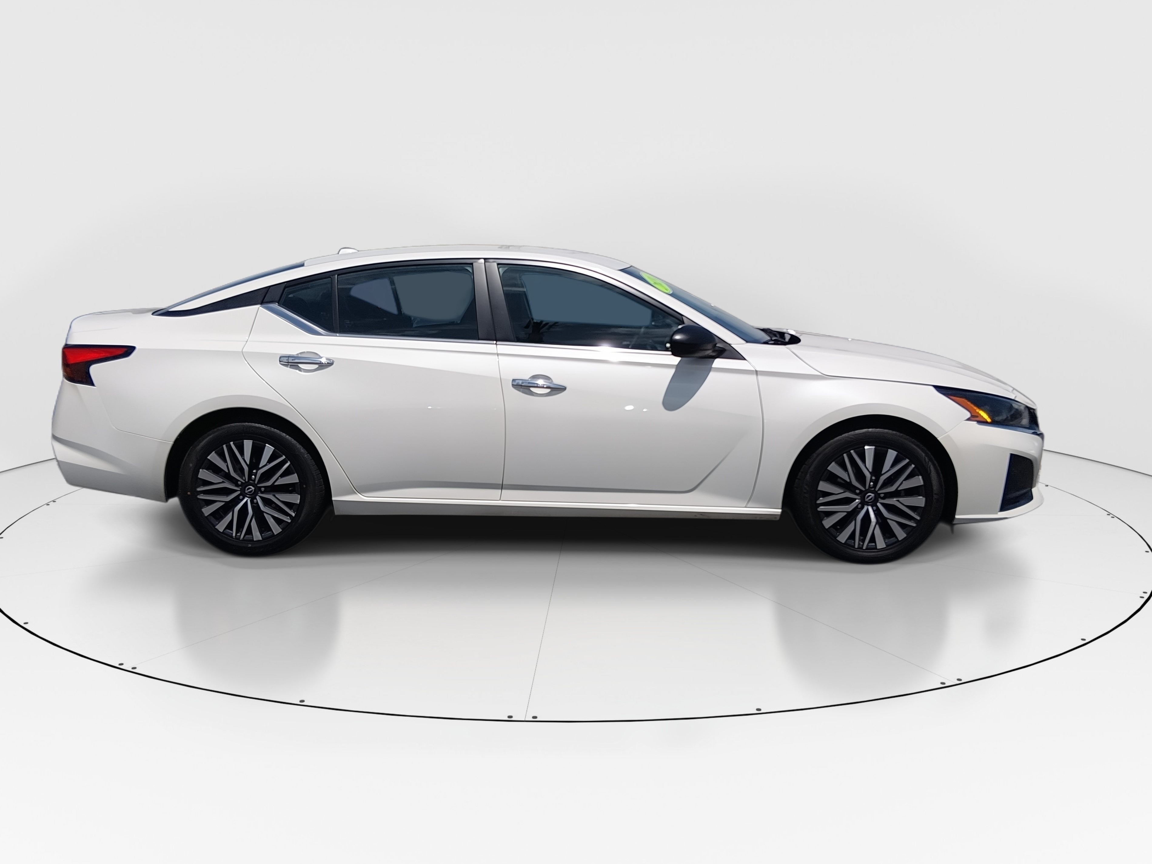 2024 Nissan Altima SV - Photo 8