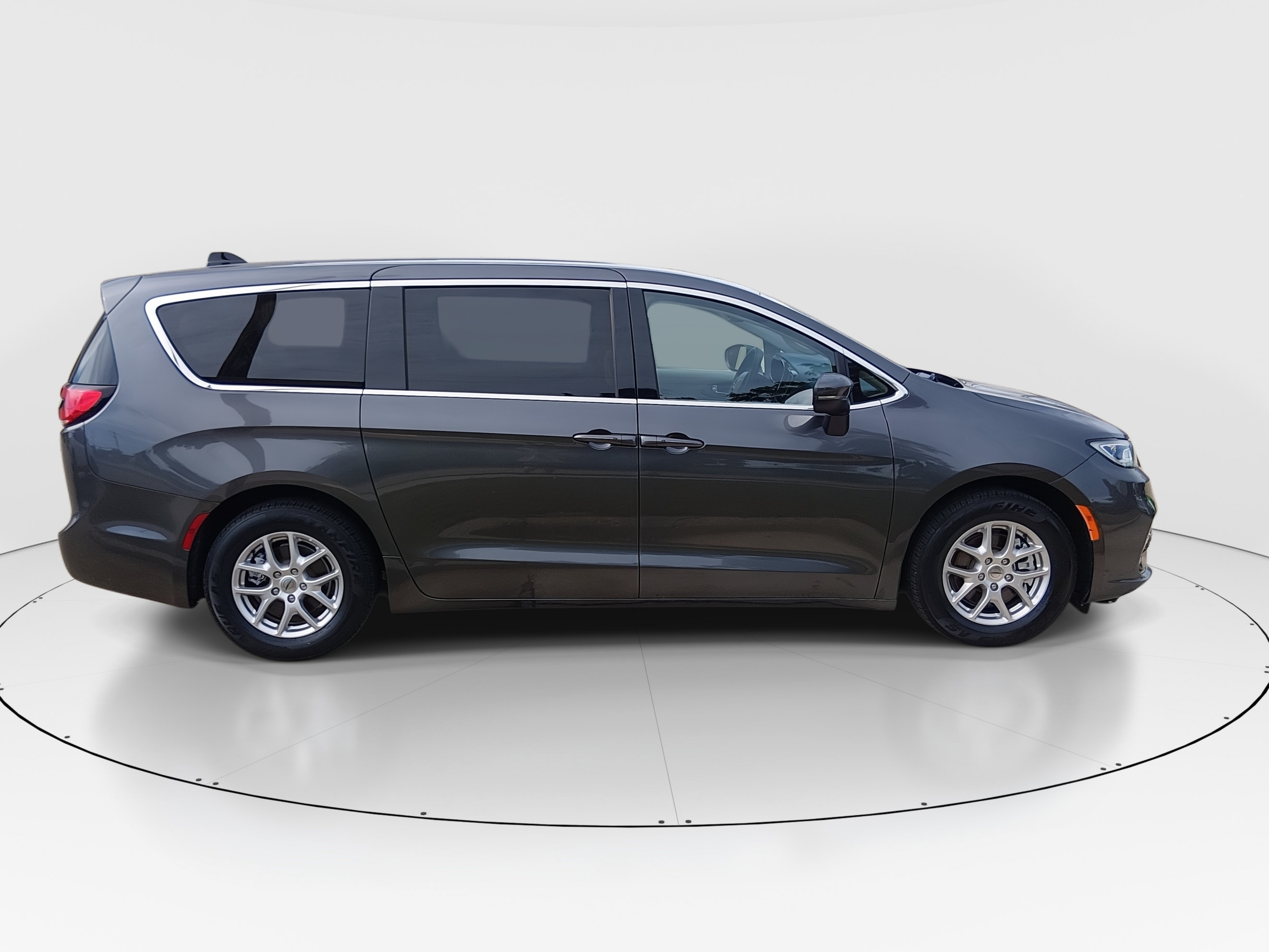 2023 Chrysler Pacifica Touring L - Photo 8