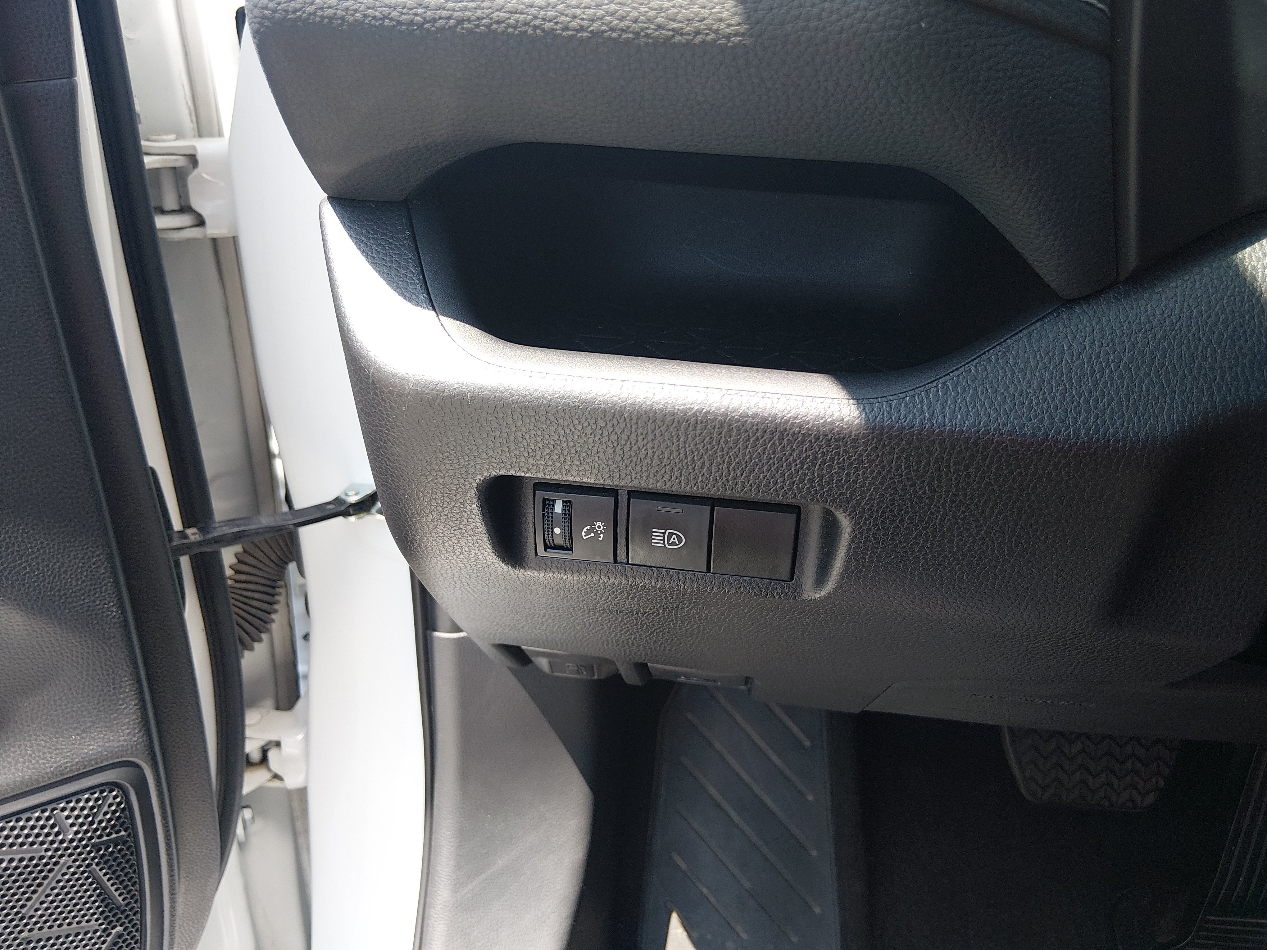 2024 Toyota RAV4 XLE - Photo 13