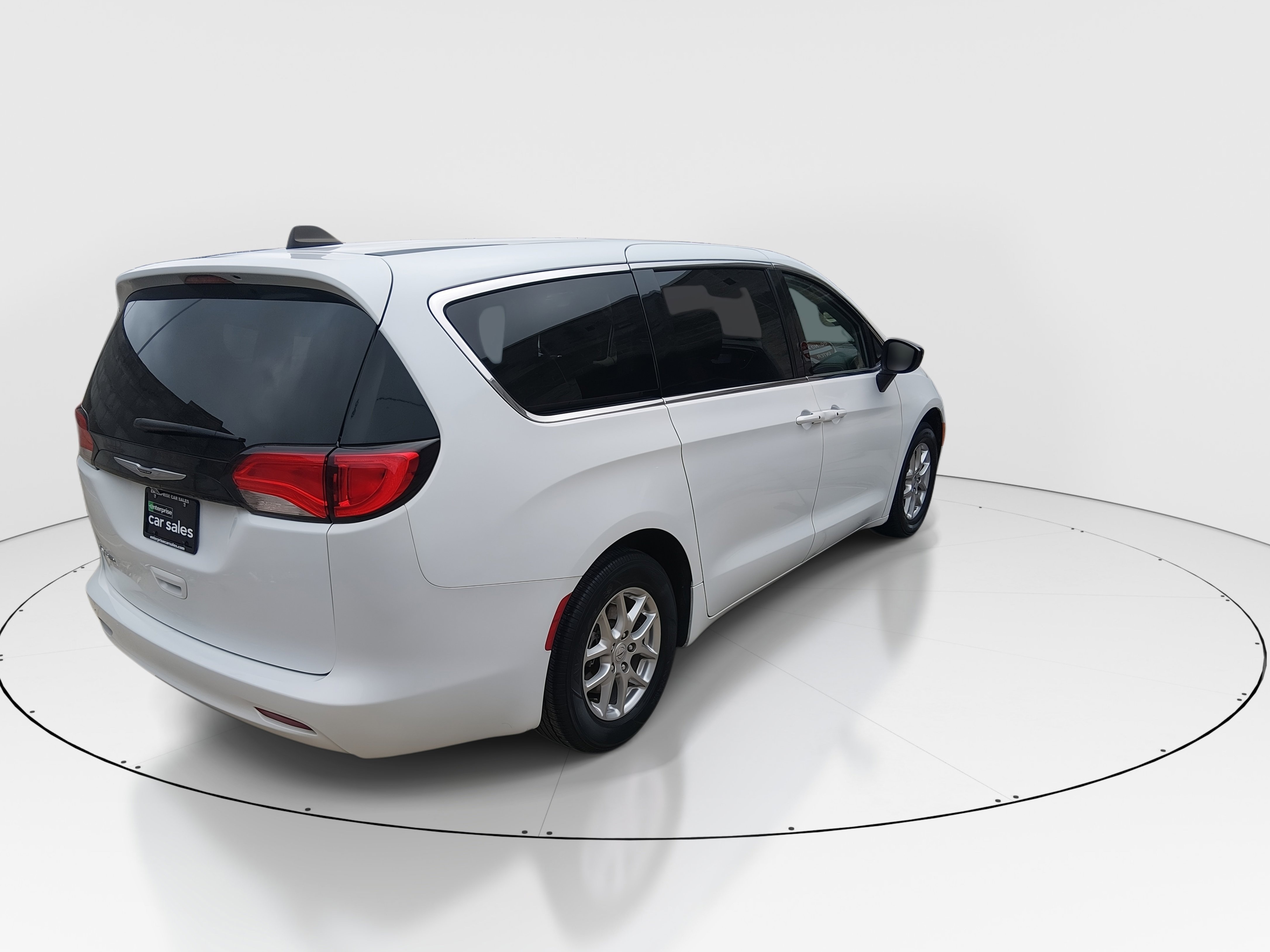2024 Chrysler Voyager LX - Photo 7