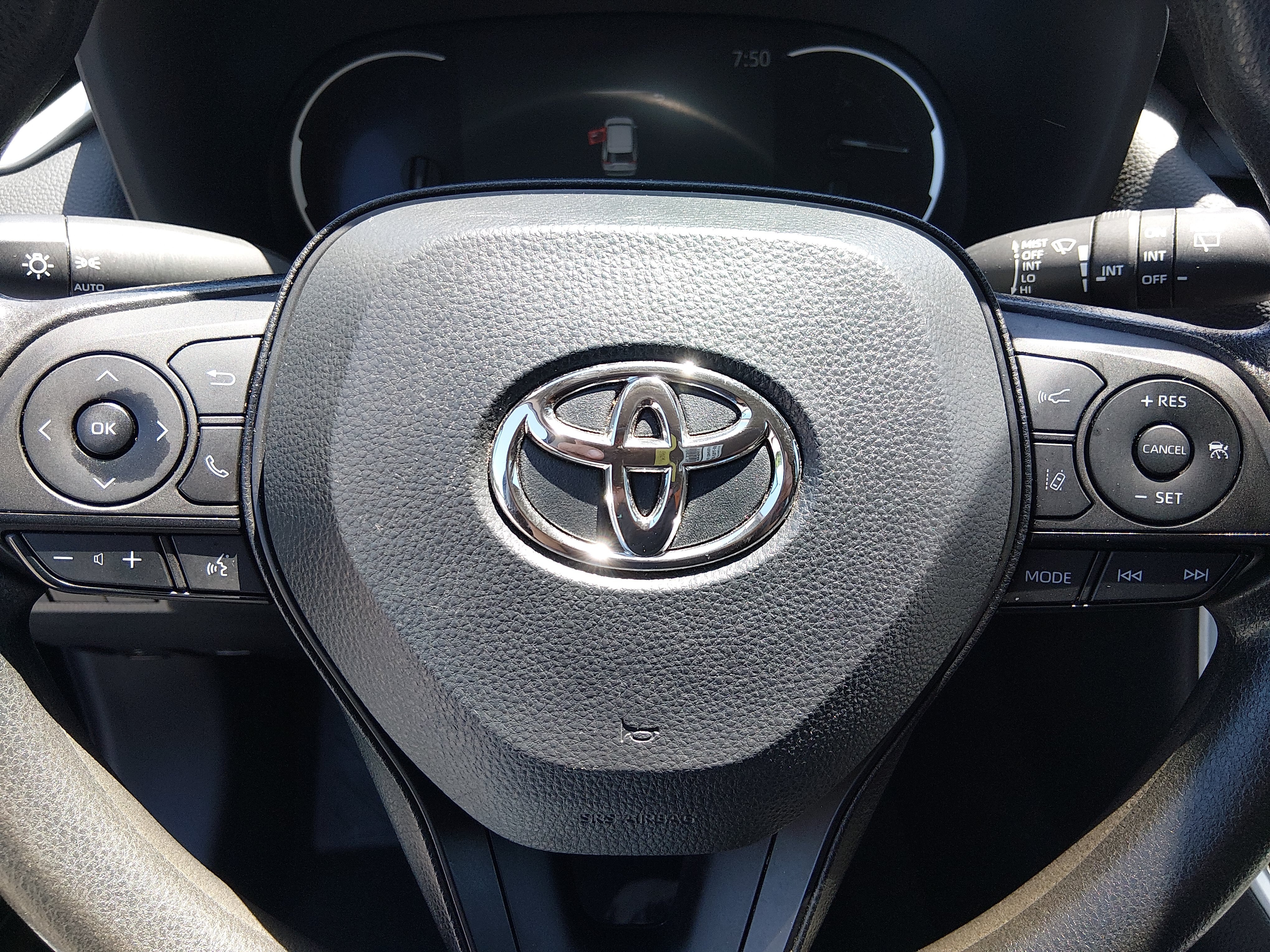 2023 Toyota RAV4 XLE - Photo 12