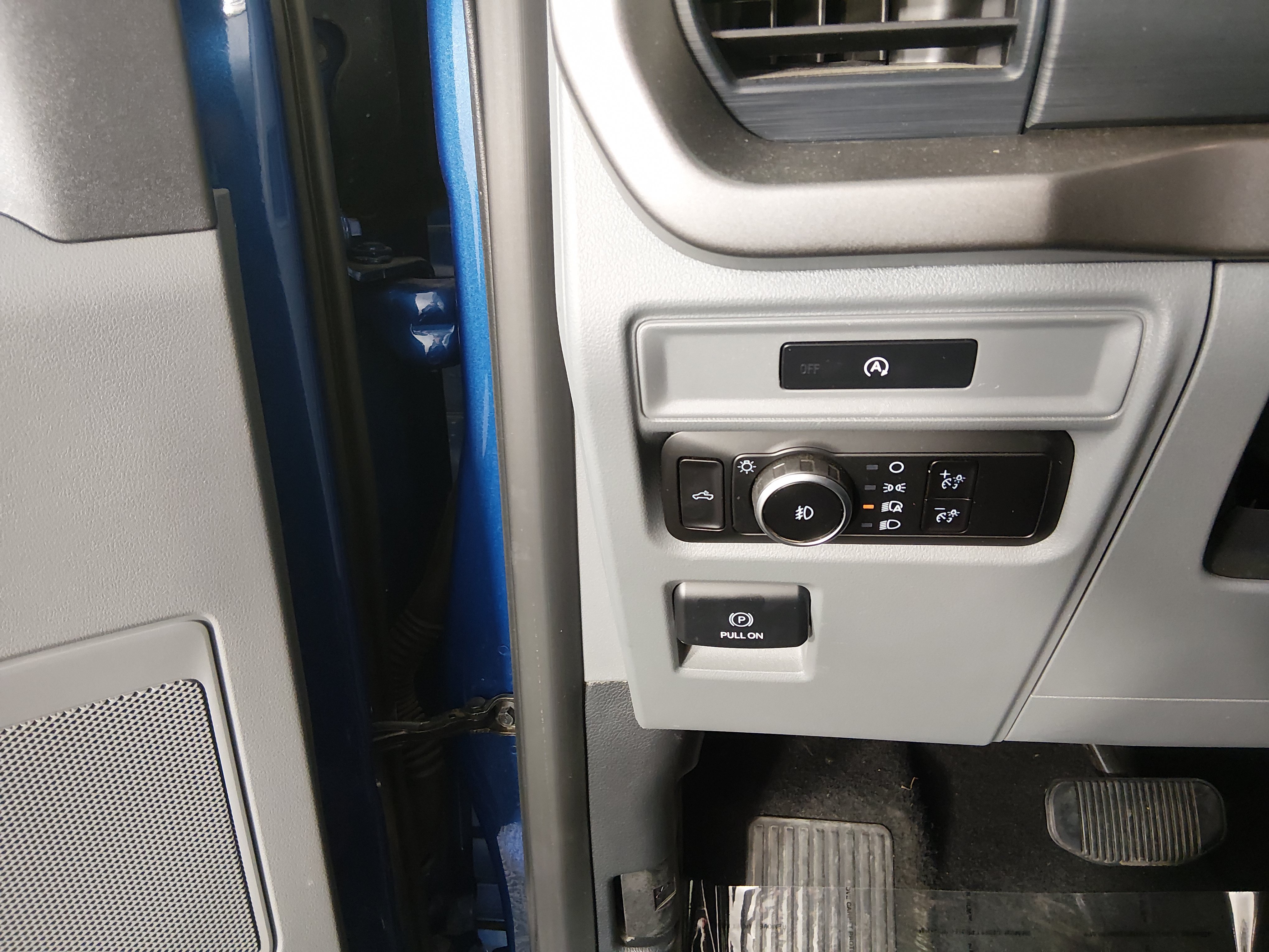 2025 Ford F-150 XLT - Photo 13