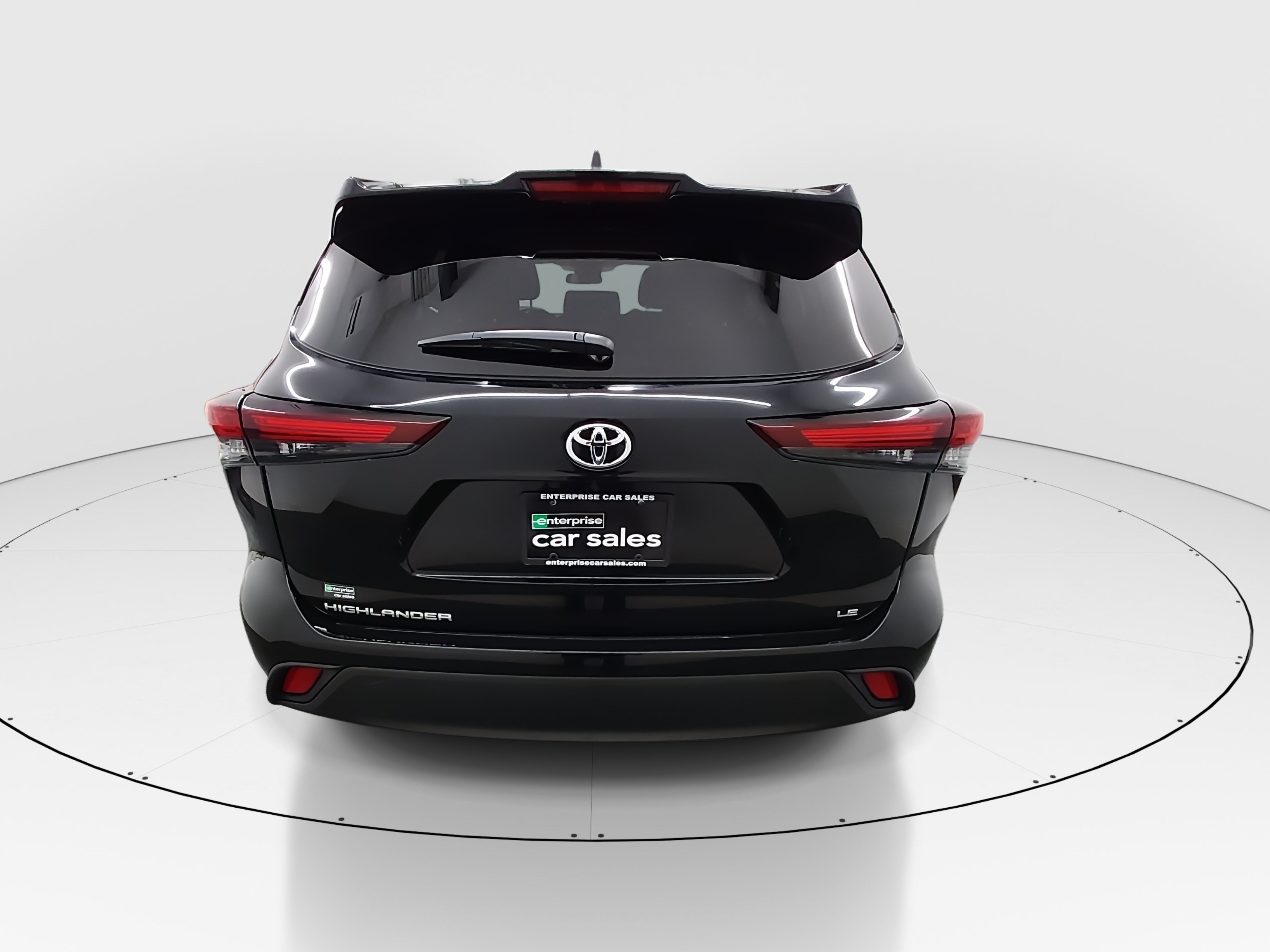 2025 Toyota Highlander LE - Photo 6