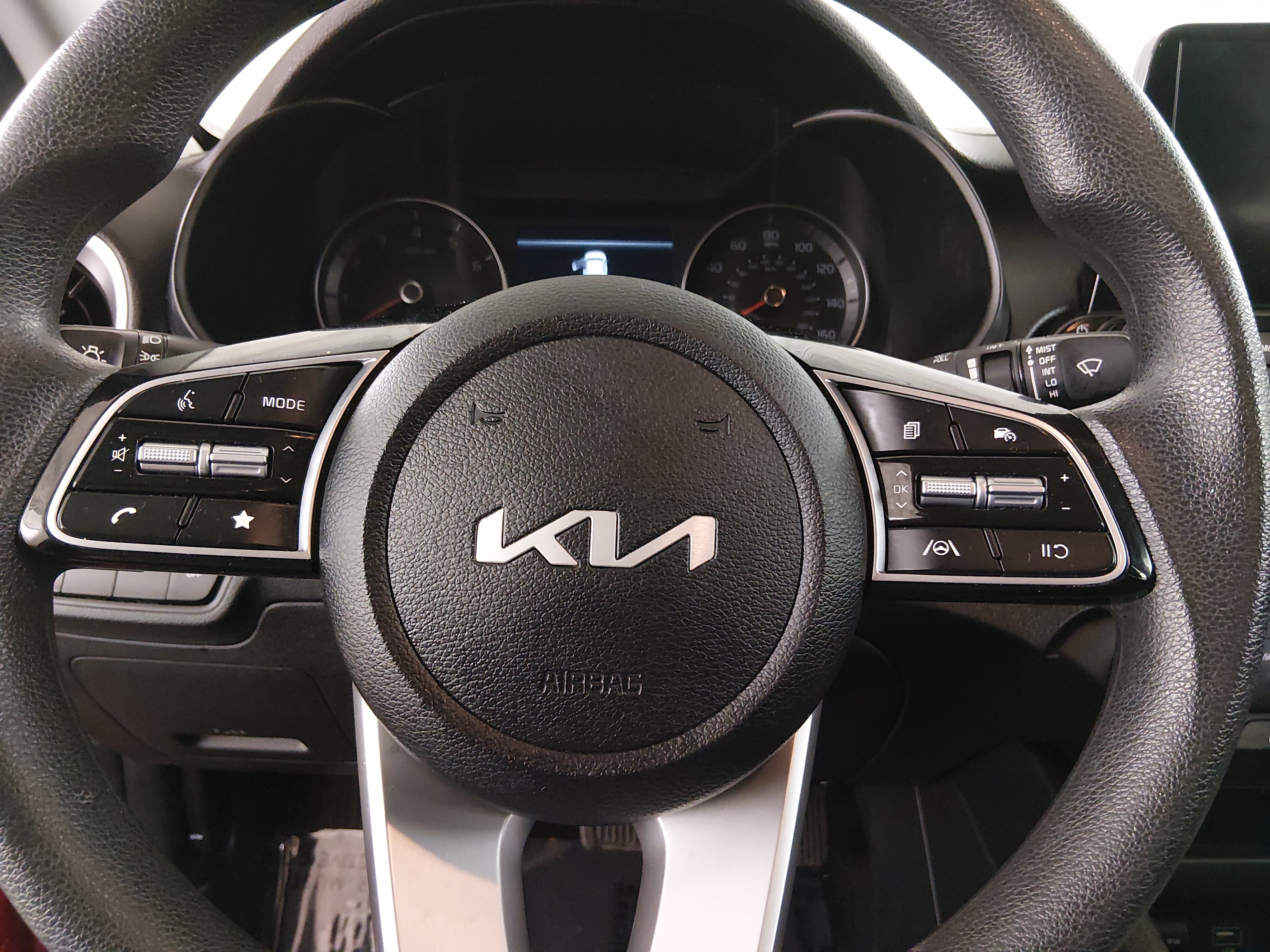 2024 Kia Forte LXS - Photo 12