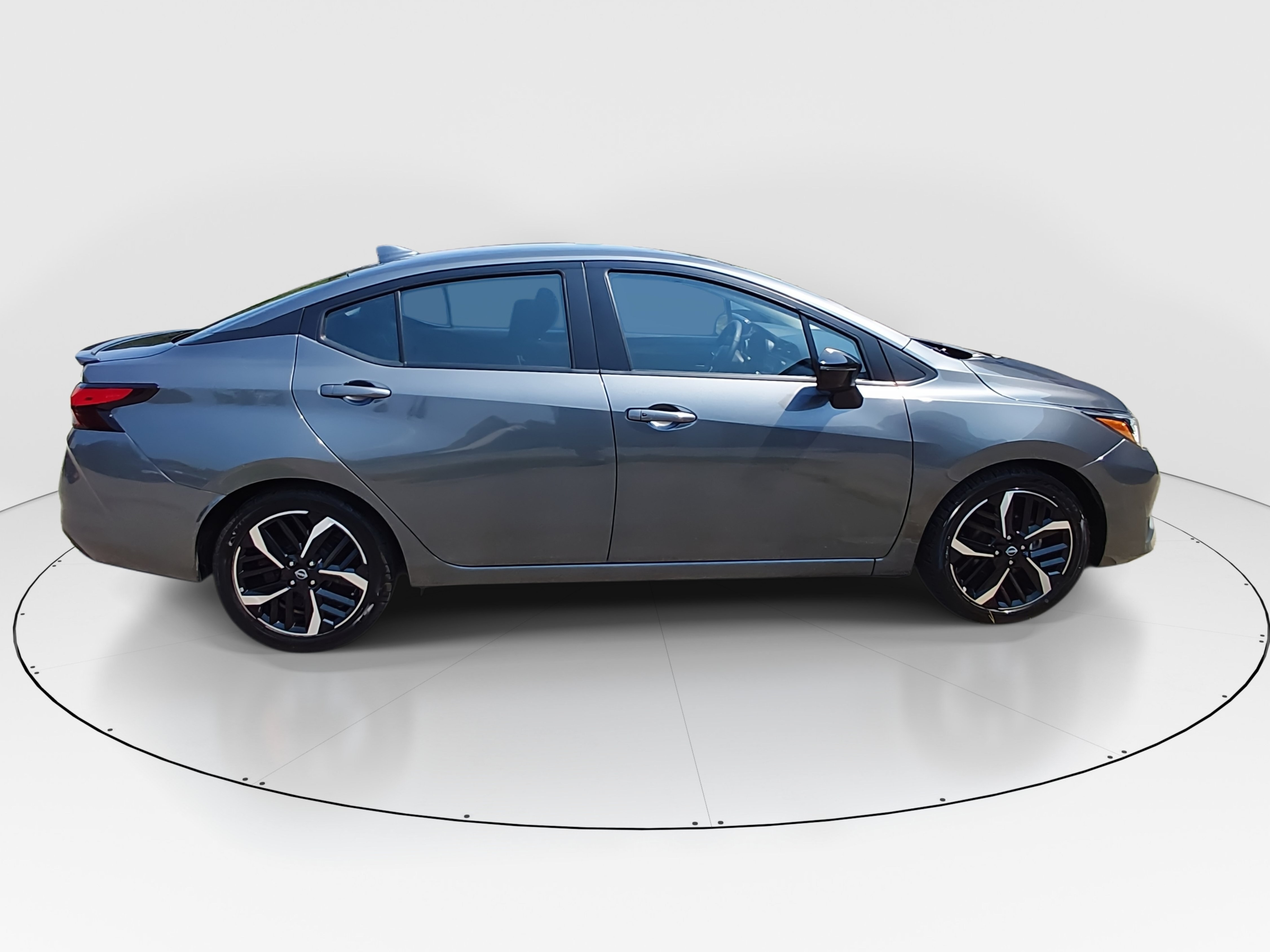 2024 Nissan Versa Sedan SR - Photo 8