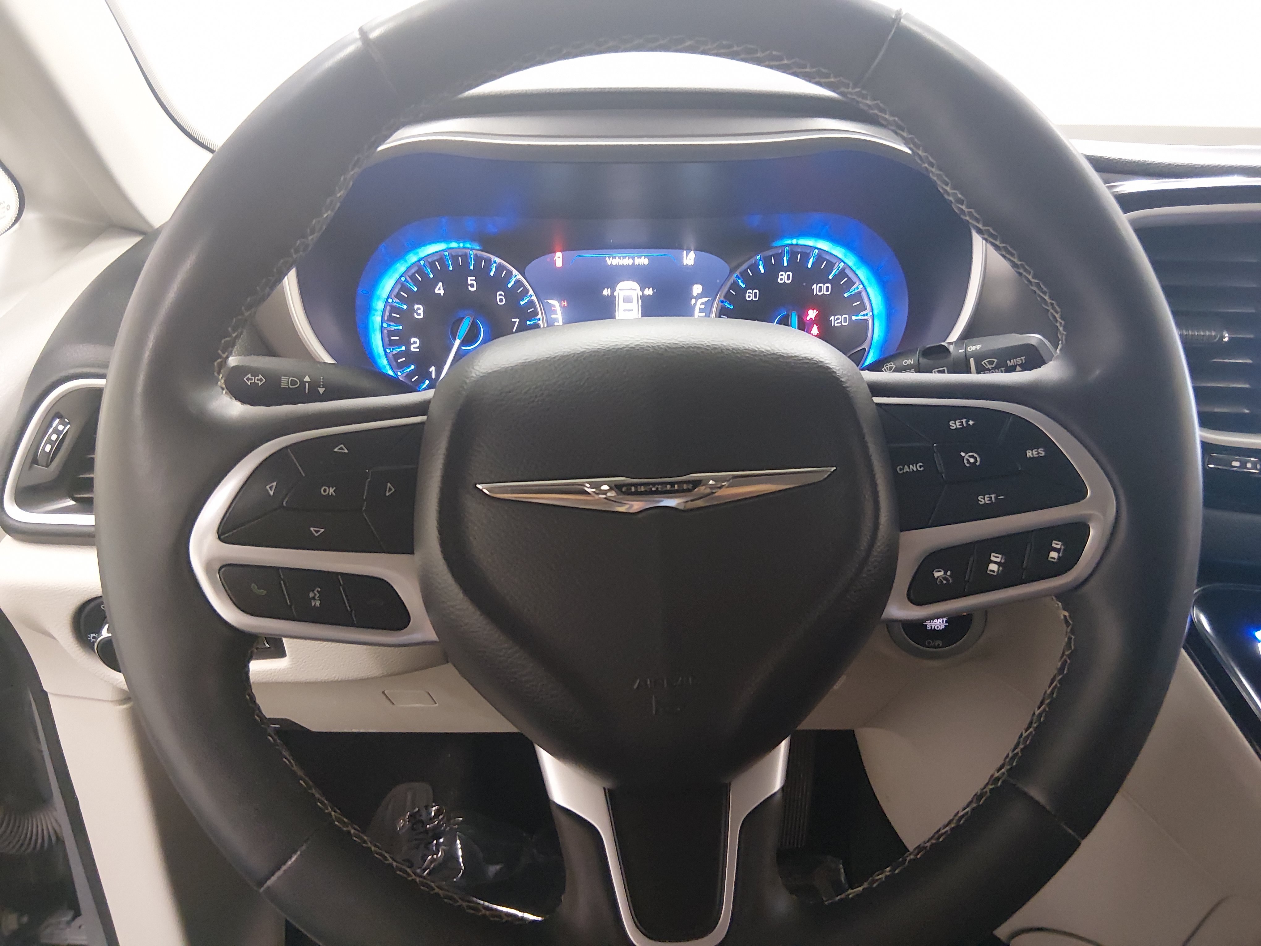 2023 Chrysler Pacifica Touring L - Photo 12