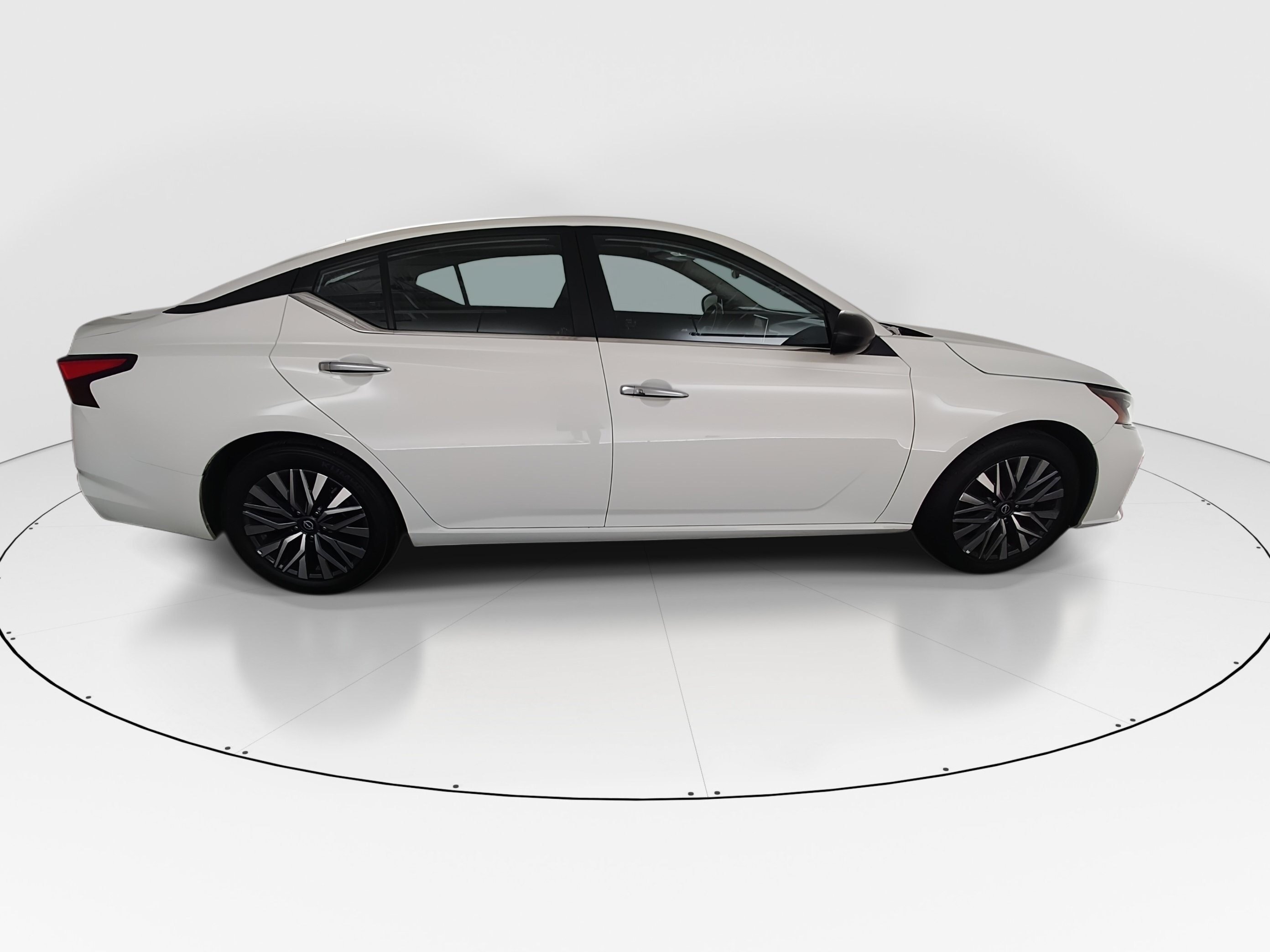 2025 Nissan Altima SV - Photo 8