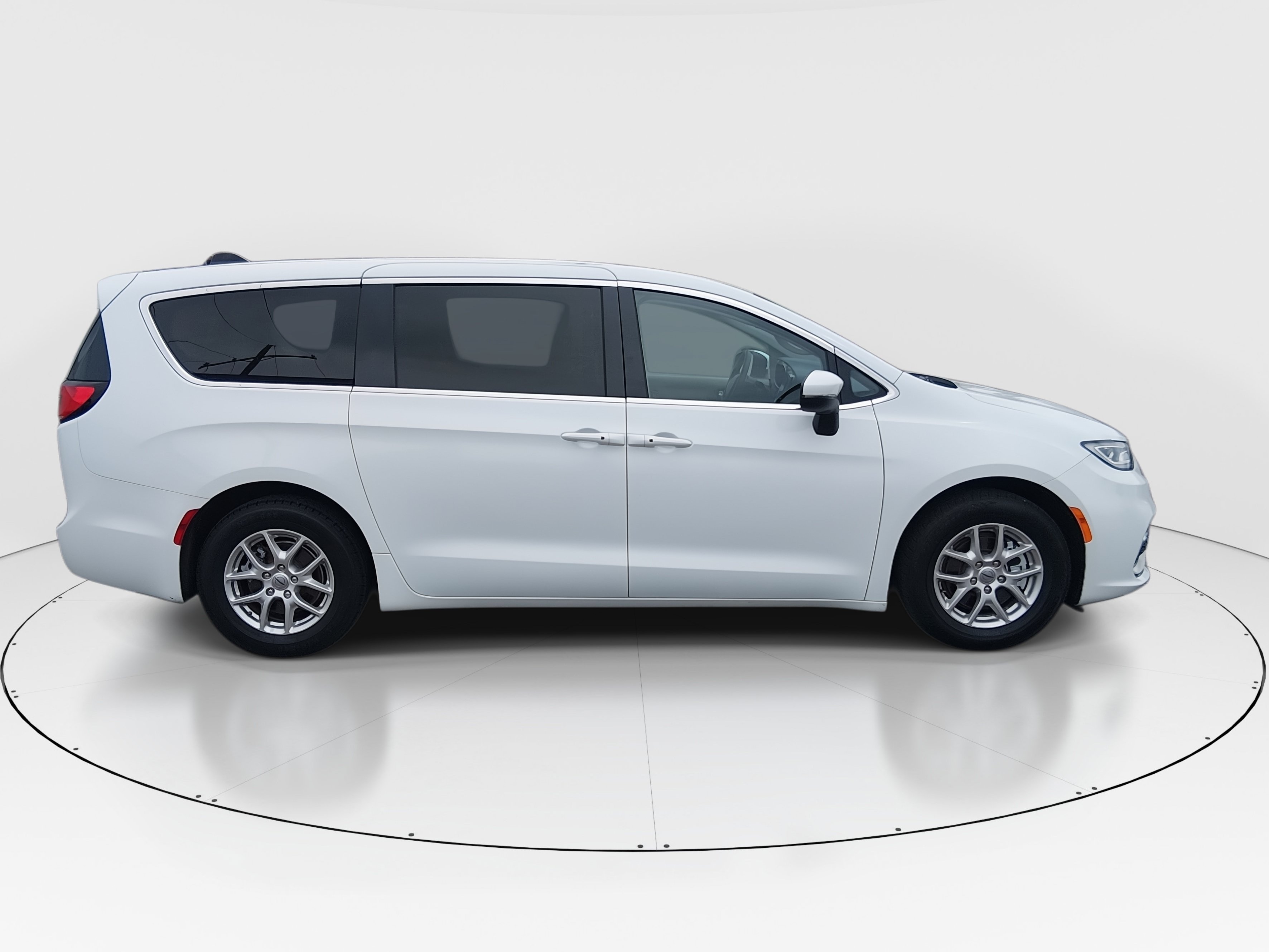 2023 Chrysler Pacifica Touring L - Photo 8