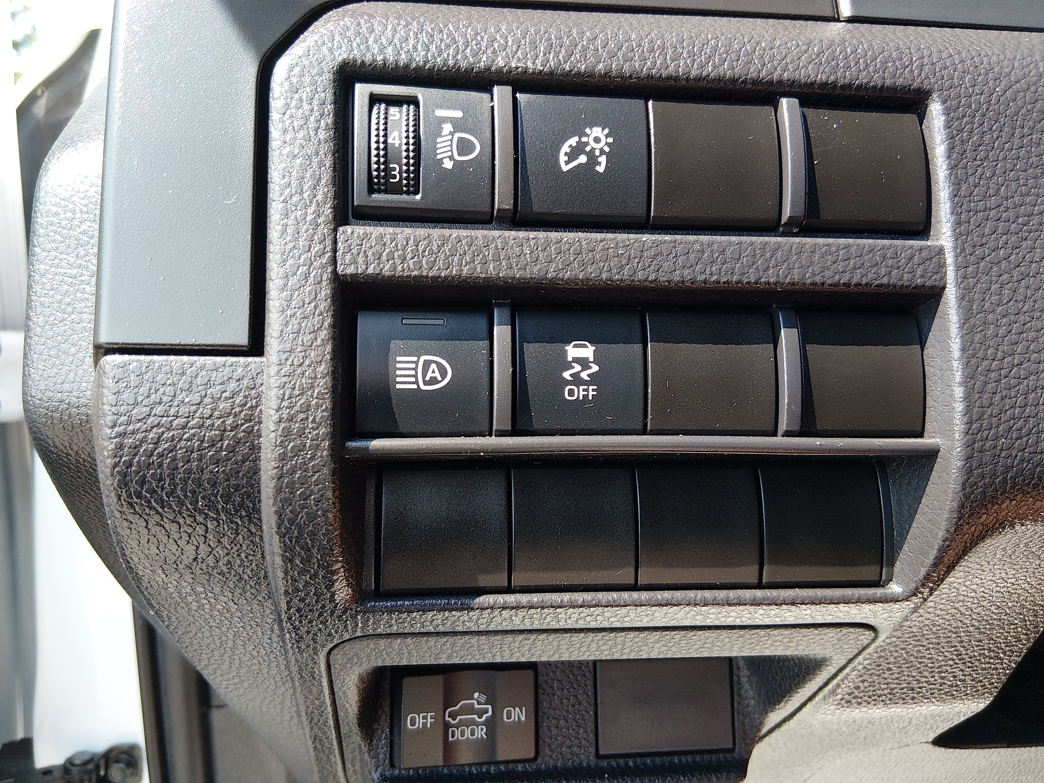 2025 Toyota Tacoma SR - Photo 13