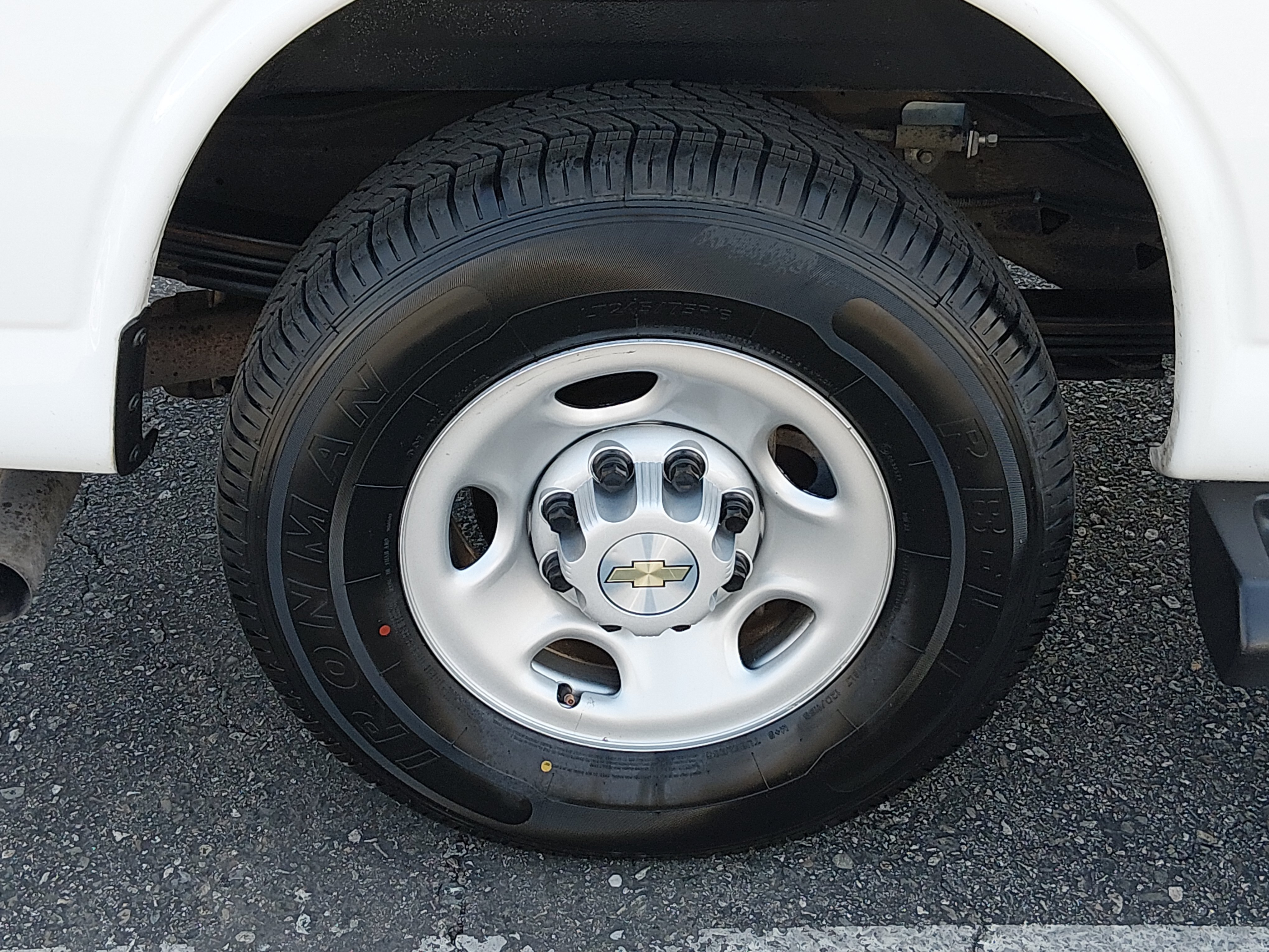 2023 Chevrolet Express Passenger LT - Photo 10
