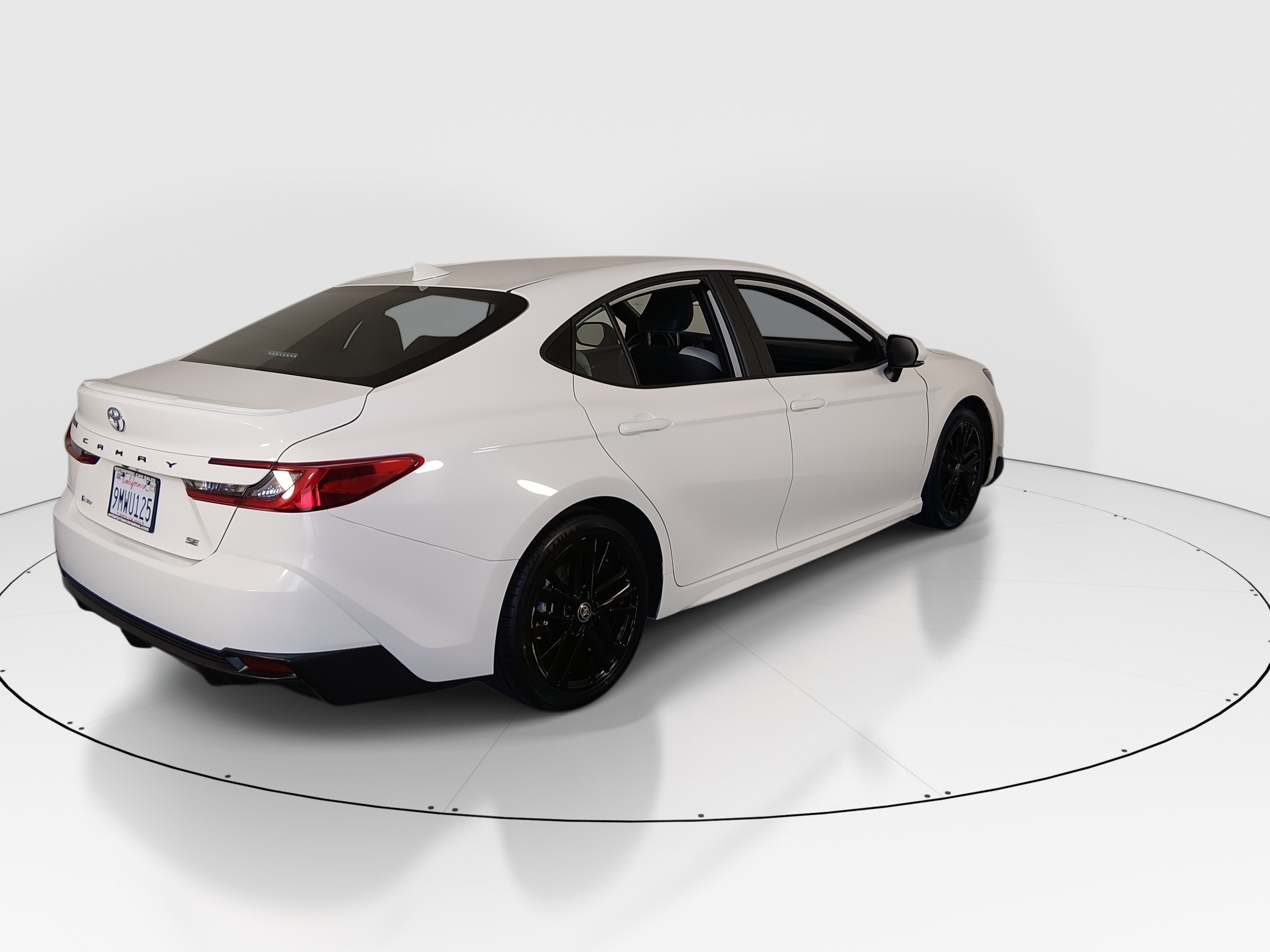 2025 Toyota Camry SE - Photo 7