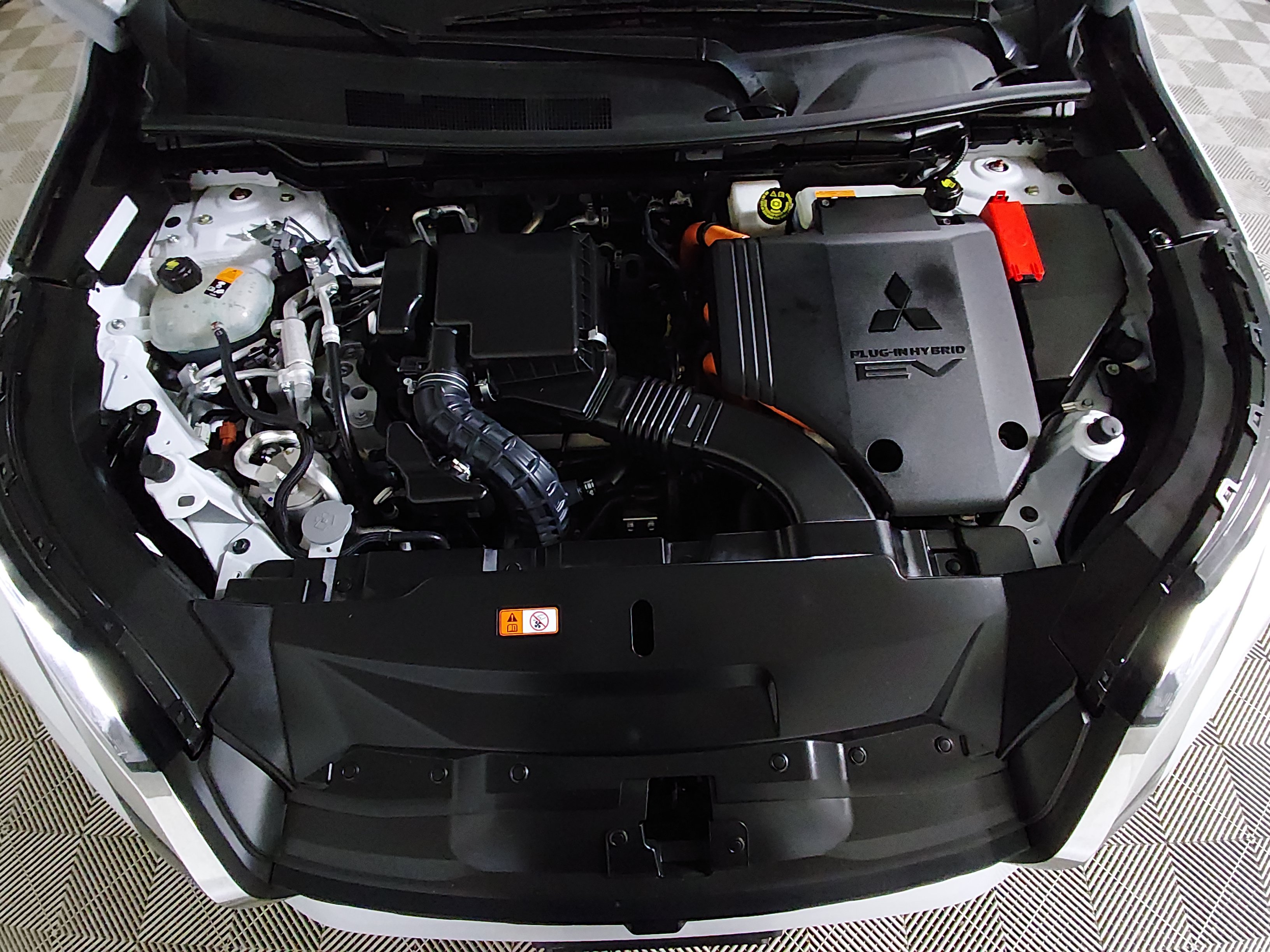 2024 Mitsubishi Outlander Plug-in Hybrid SE - Photo 9