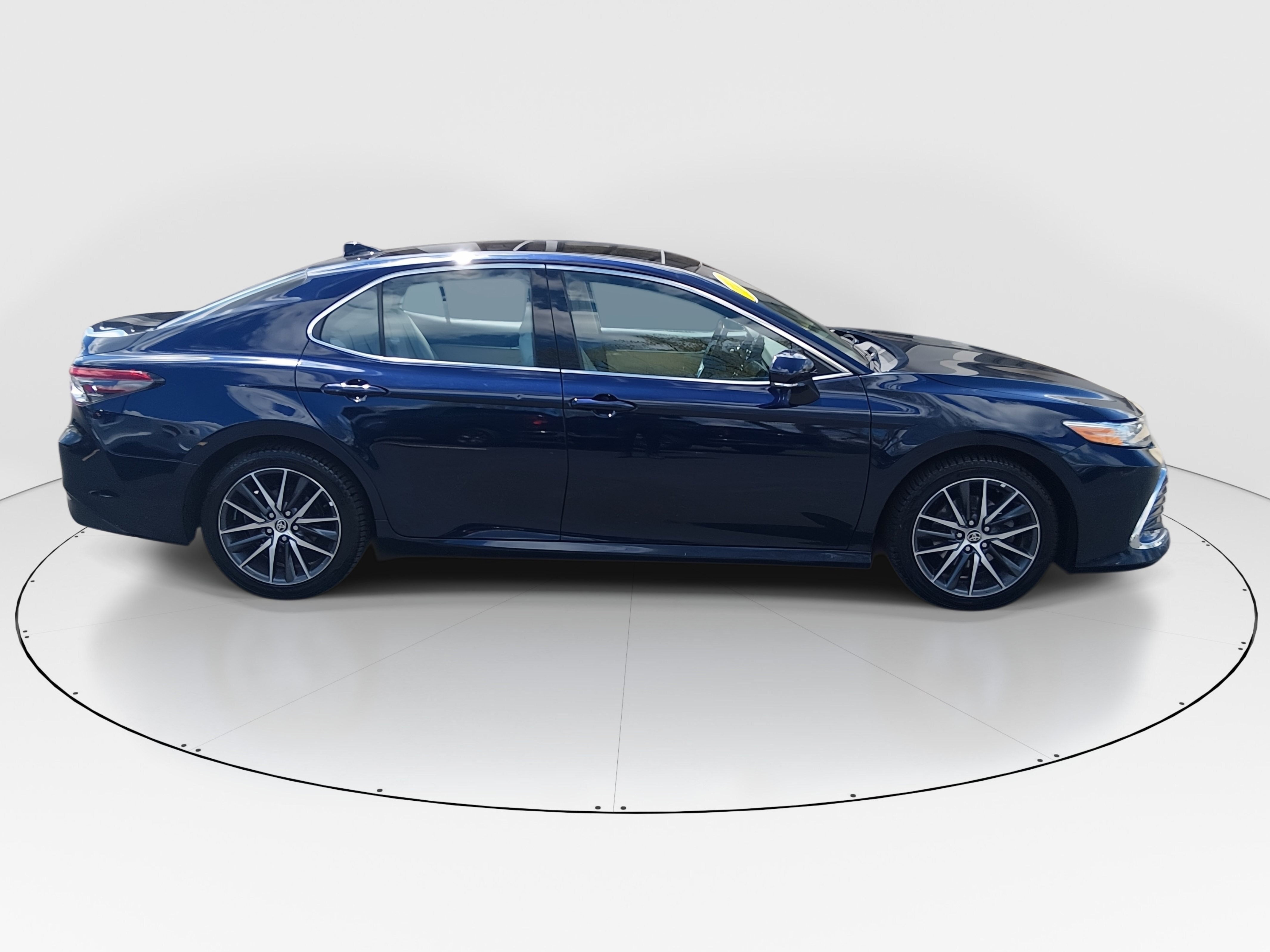 2022 Toyota Camry XLE - Photo 8
