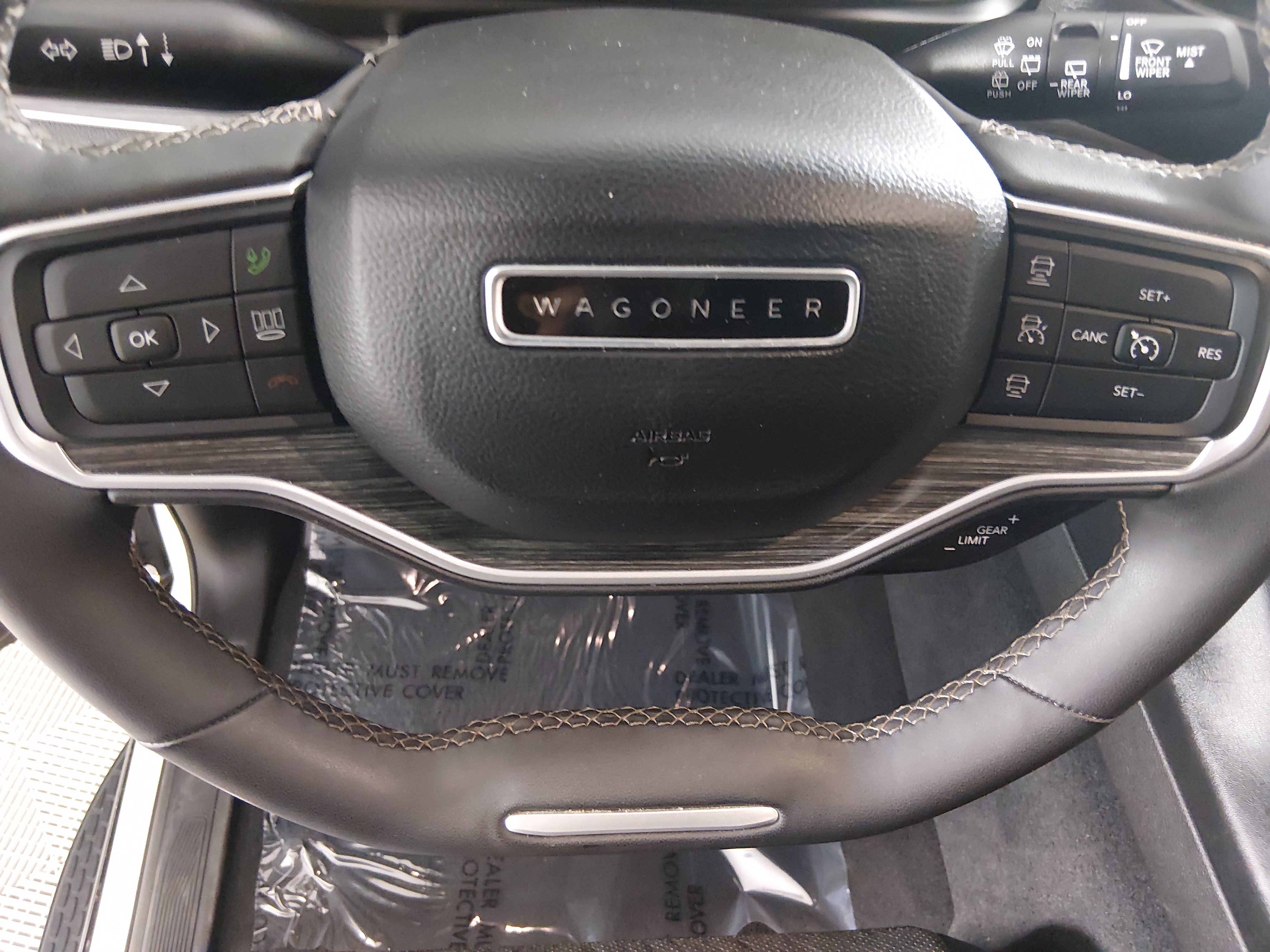 2024 Jeep Wagoneer L Series II - Photo 12