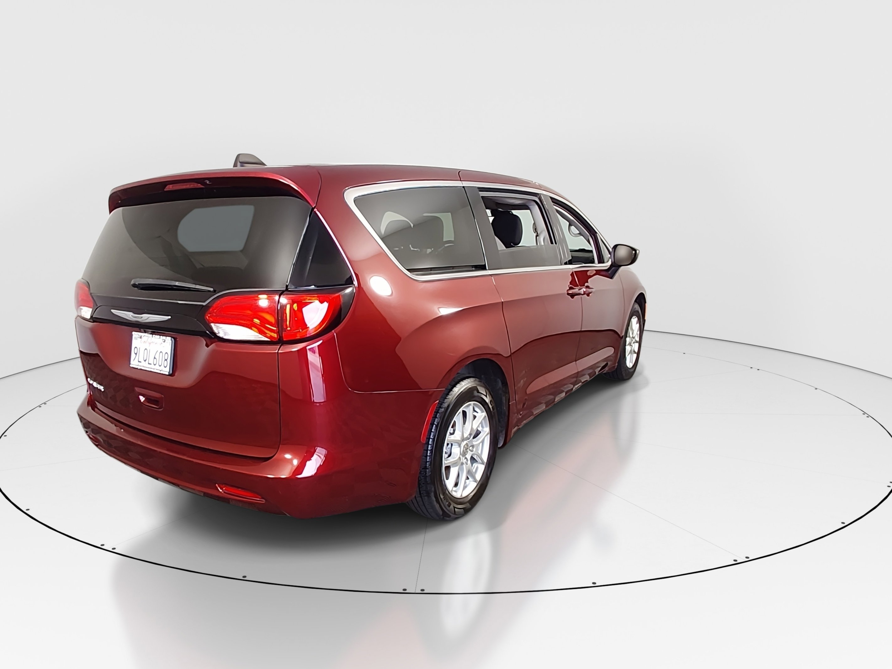 2023 Chrysler Voyager LX - Photo 7