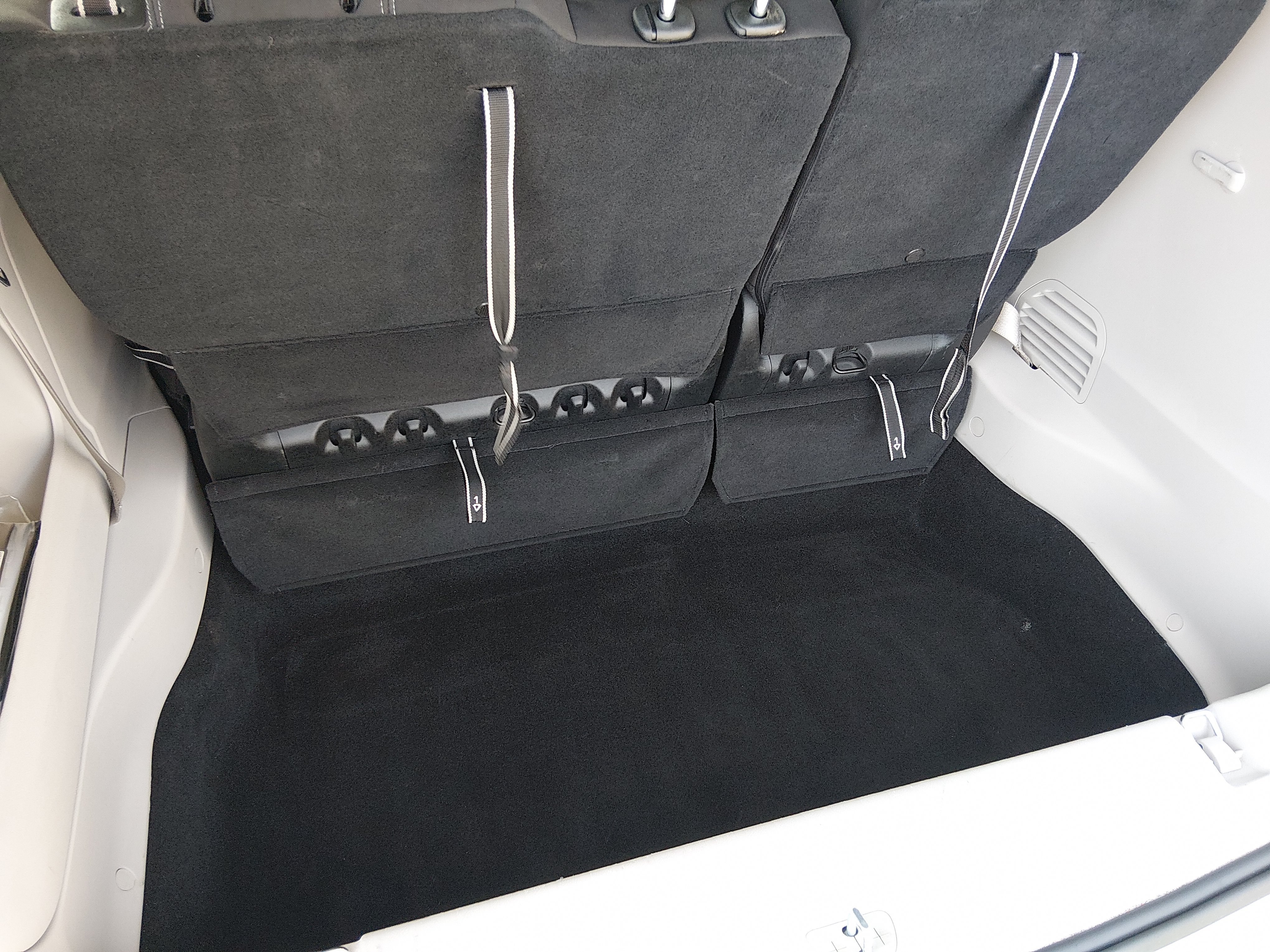 2023 Chrysler Voyager LX - Photo 11