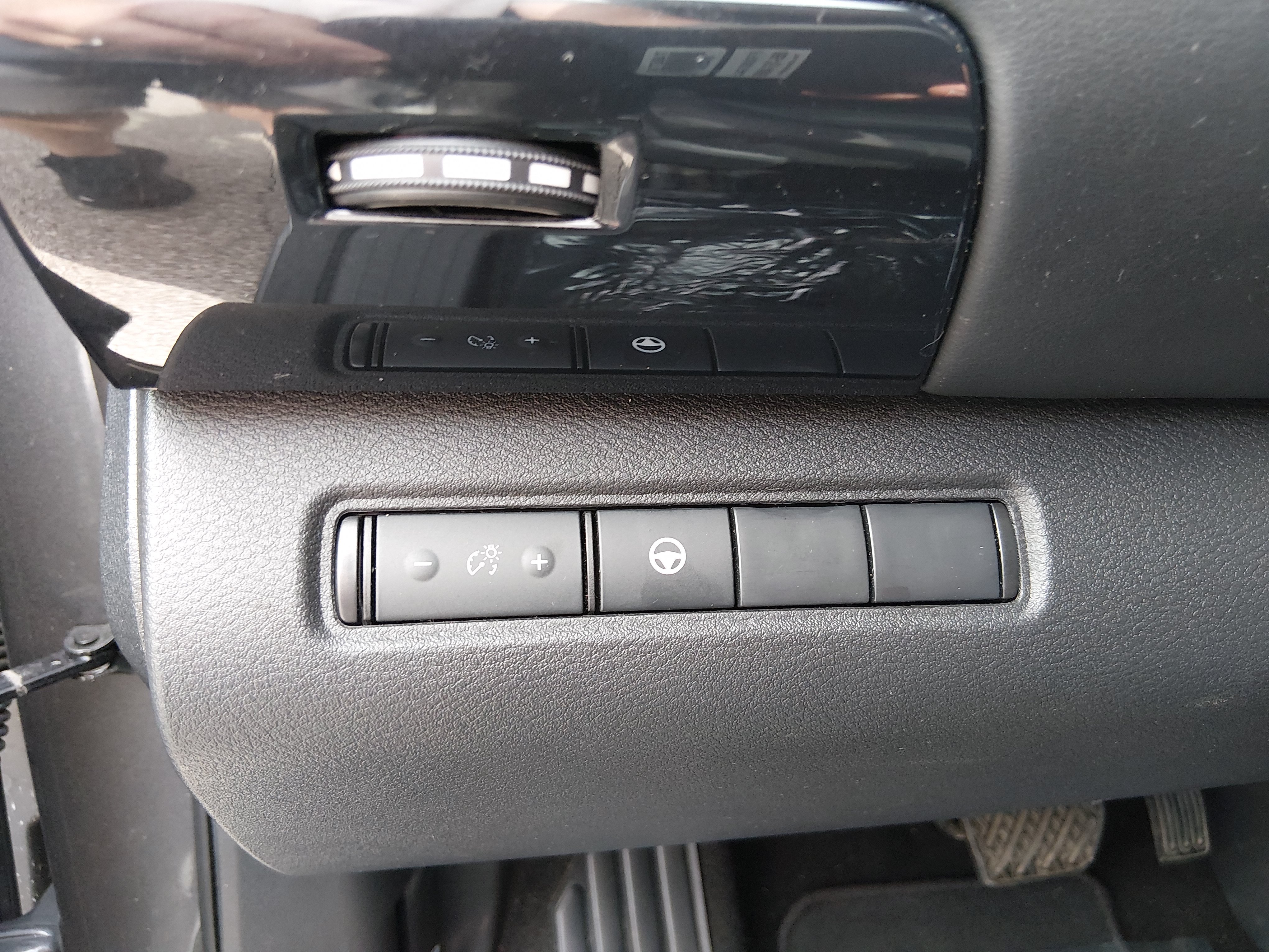 2024 Nissan Pathfinder SV - Photo 13